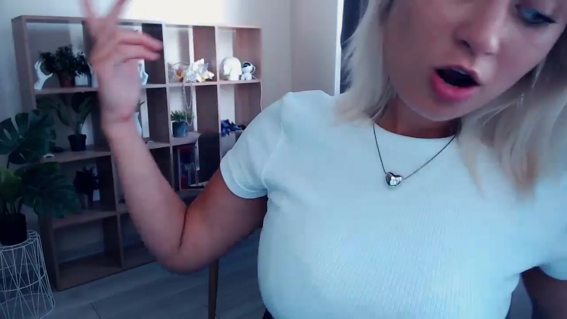 Gallery image thumbnail from Kukla_kolduna's myfreecams stream on, 06/13/2024, 15:50 image 10 of 20
