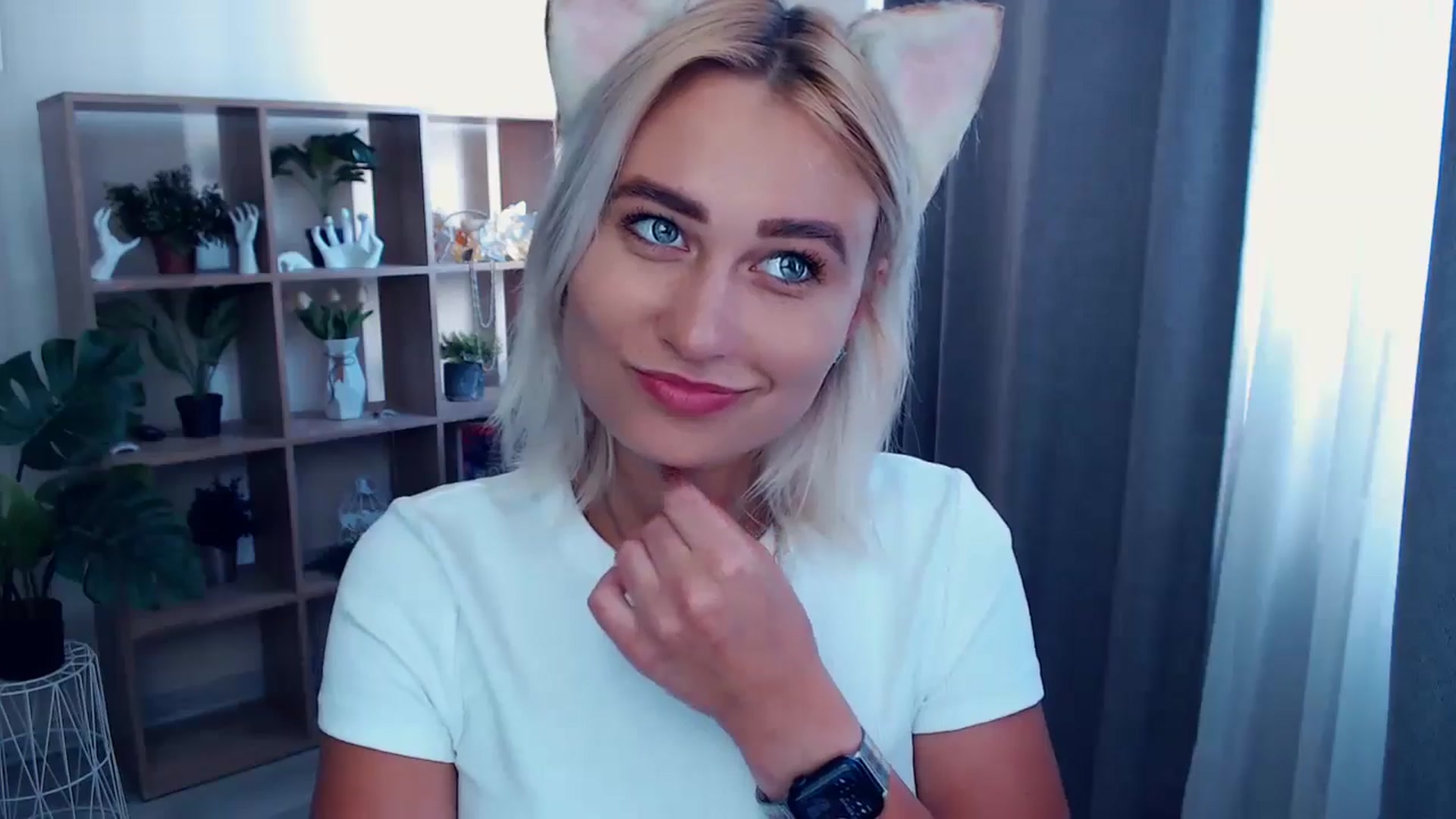 Gallery image thumbnail from Kukla_kolduna's myfreecams stream on, 06/13/2024, 15:50 image 15 of 20