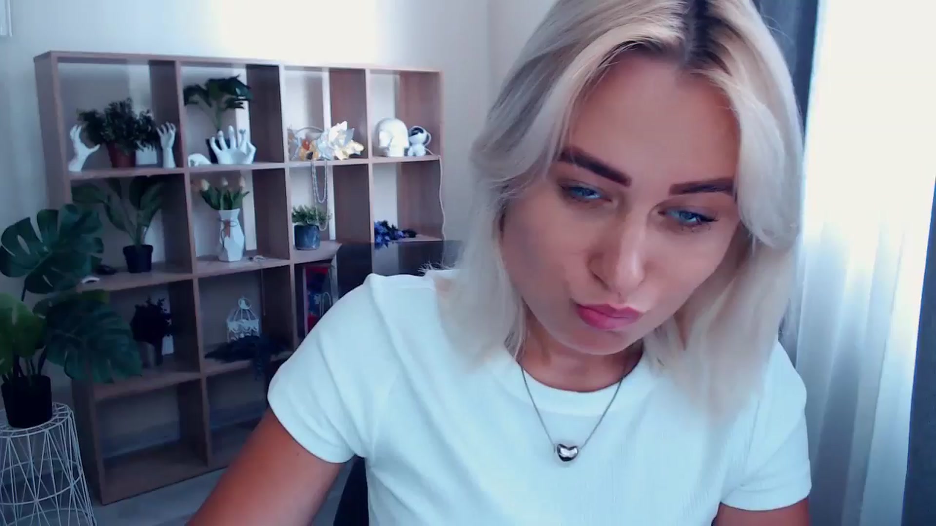 Gallery image thumbnail from Kukla_kolduna's myfreecams stream on, 06/13/2024, 15:50 image 2 of 20