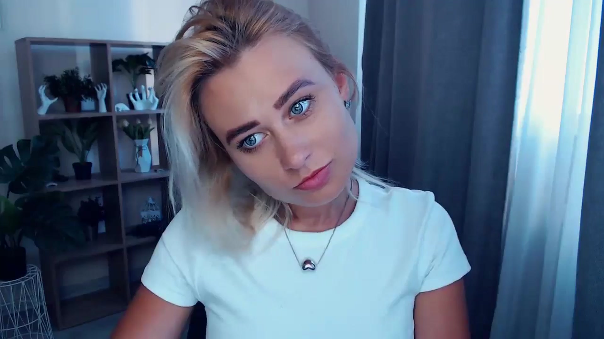 Gallery image thumbnail from Kukla_kolduna's myfreecams stream on, 06/13/2024, 16:52 image 9 of 20