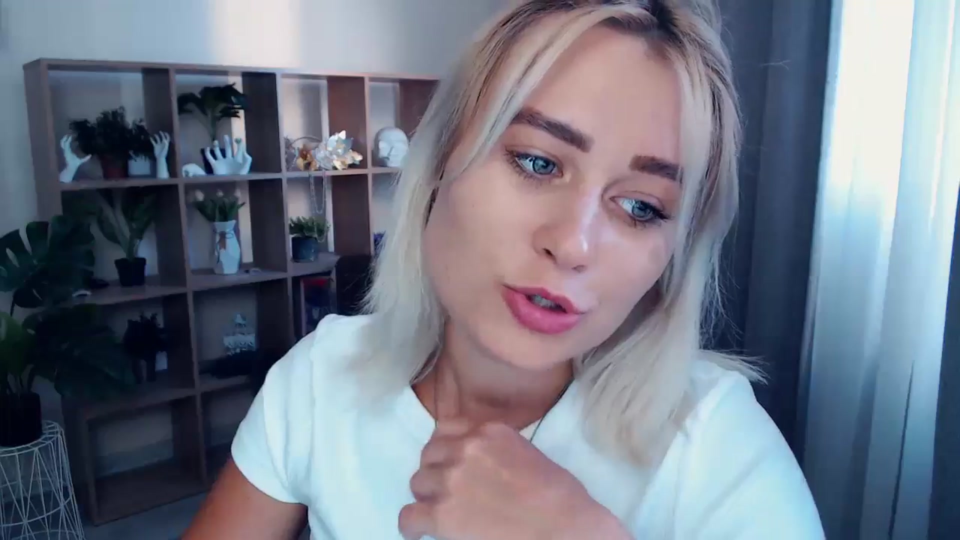 Gallery image thumbnail from Kukla_kolduna's myfreecams stream on, 06/13/2024, 17:09 image 20 of 20