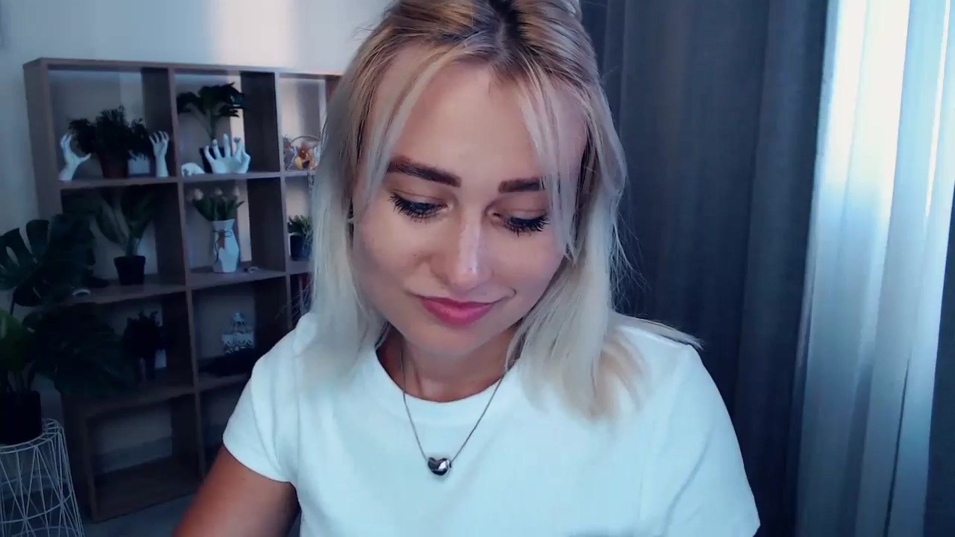 Gallery image thumbnail from Kukla_kolduna's myfreecams stream on, 06/13/2024, 17:09 image 18 of 20