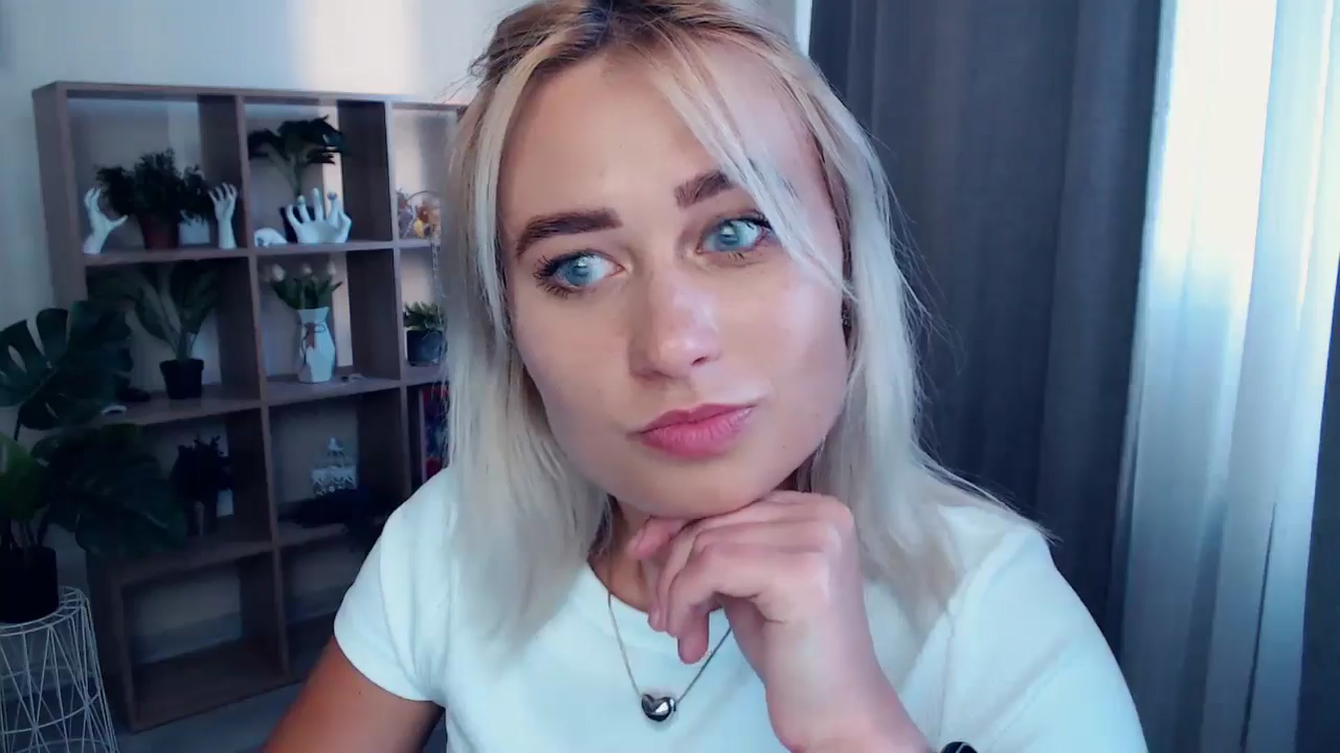 Gallery image thumbnail from Kukla_kolduna's myfreecams stream on, 06/13/2024, 17:09 image 19 of 20