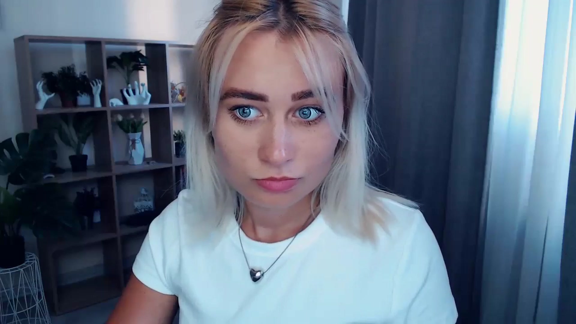 Gallery image thumbnail from Kukla_kolduna's myfreecams stream on, 06/13/2024, 17:09 image 16 of 20