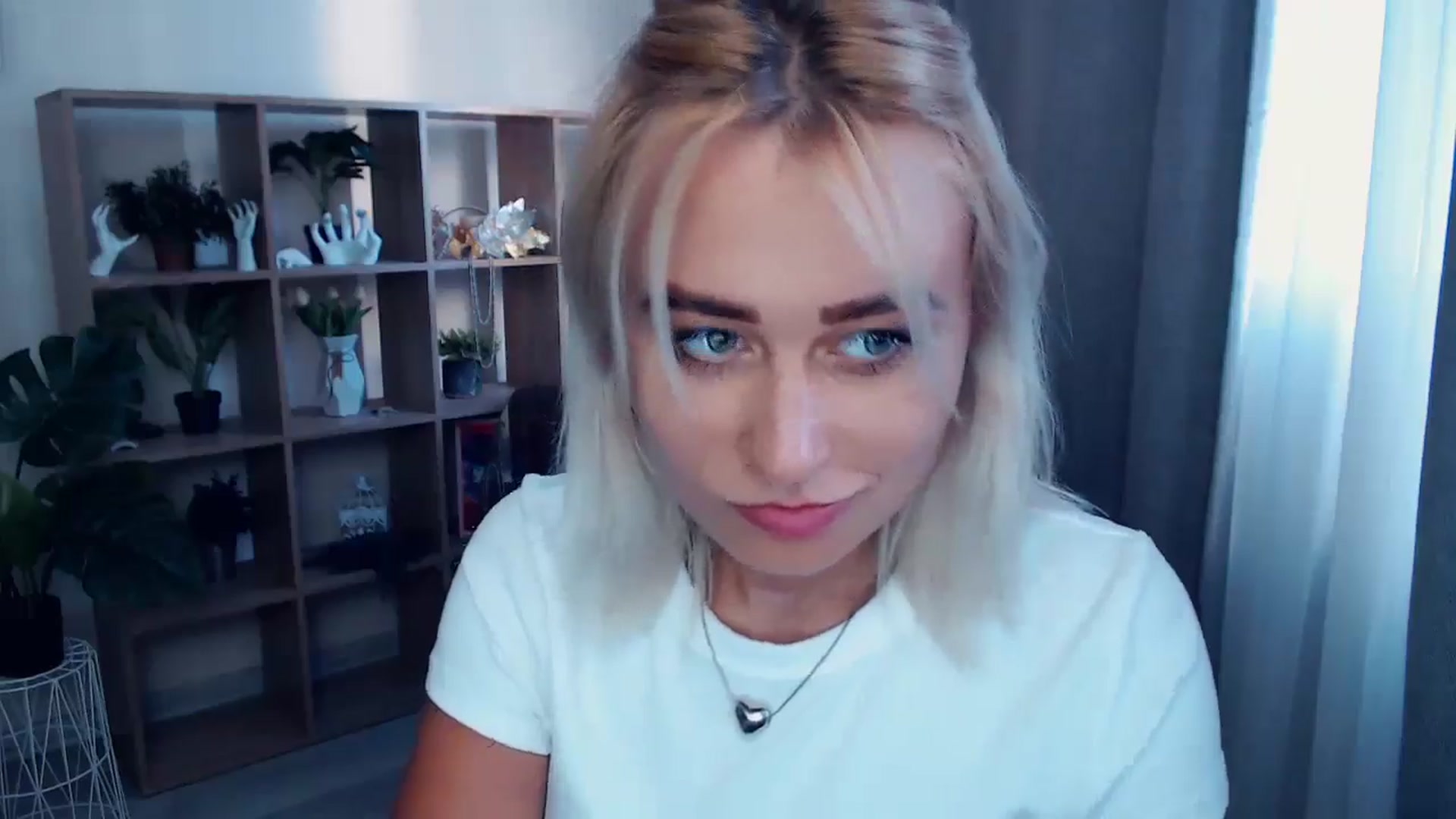 Gallery image thumbnail from Kukla_kolduna's myfreecams stream on, 06/13/2024, 17:09 image 4 of 20