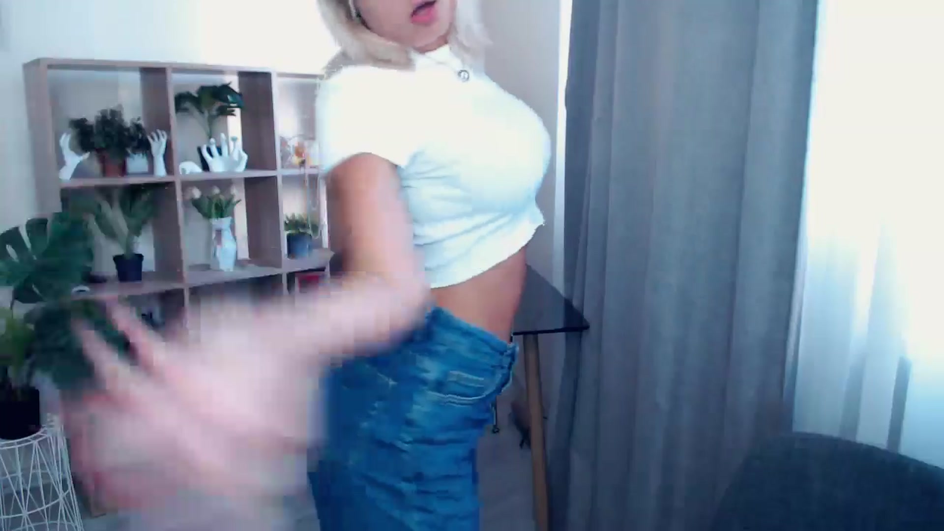 Gallery image thumbnail from Kukla_kolduna's myfreecams stream on, 06/13/2024, 17:09 image 13 of 20