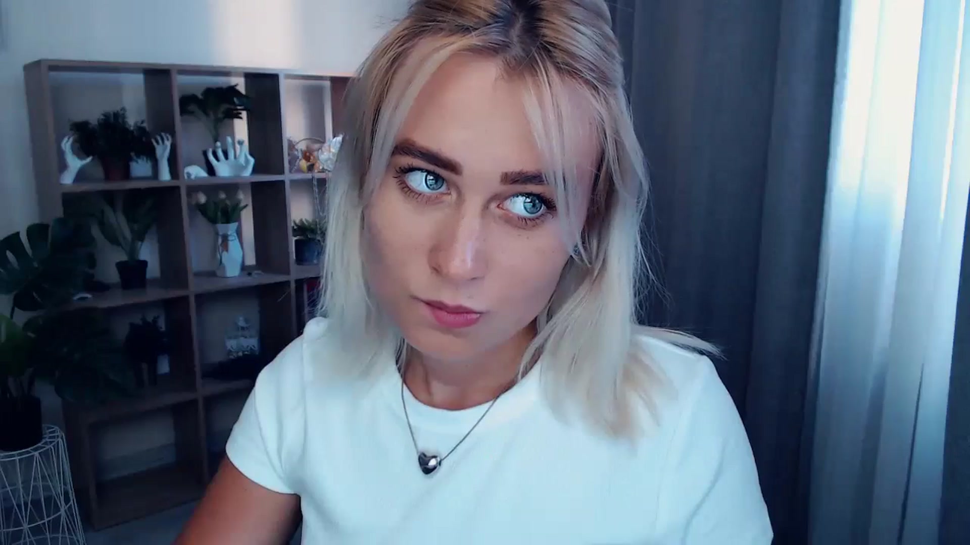 Gallery image thumbnail from Kukla_kolduna's myfreecams stream on, 06/13/2024, 17:09 image 17 of 20