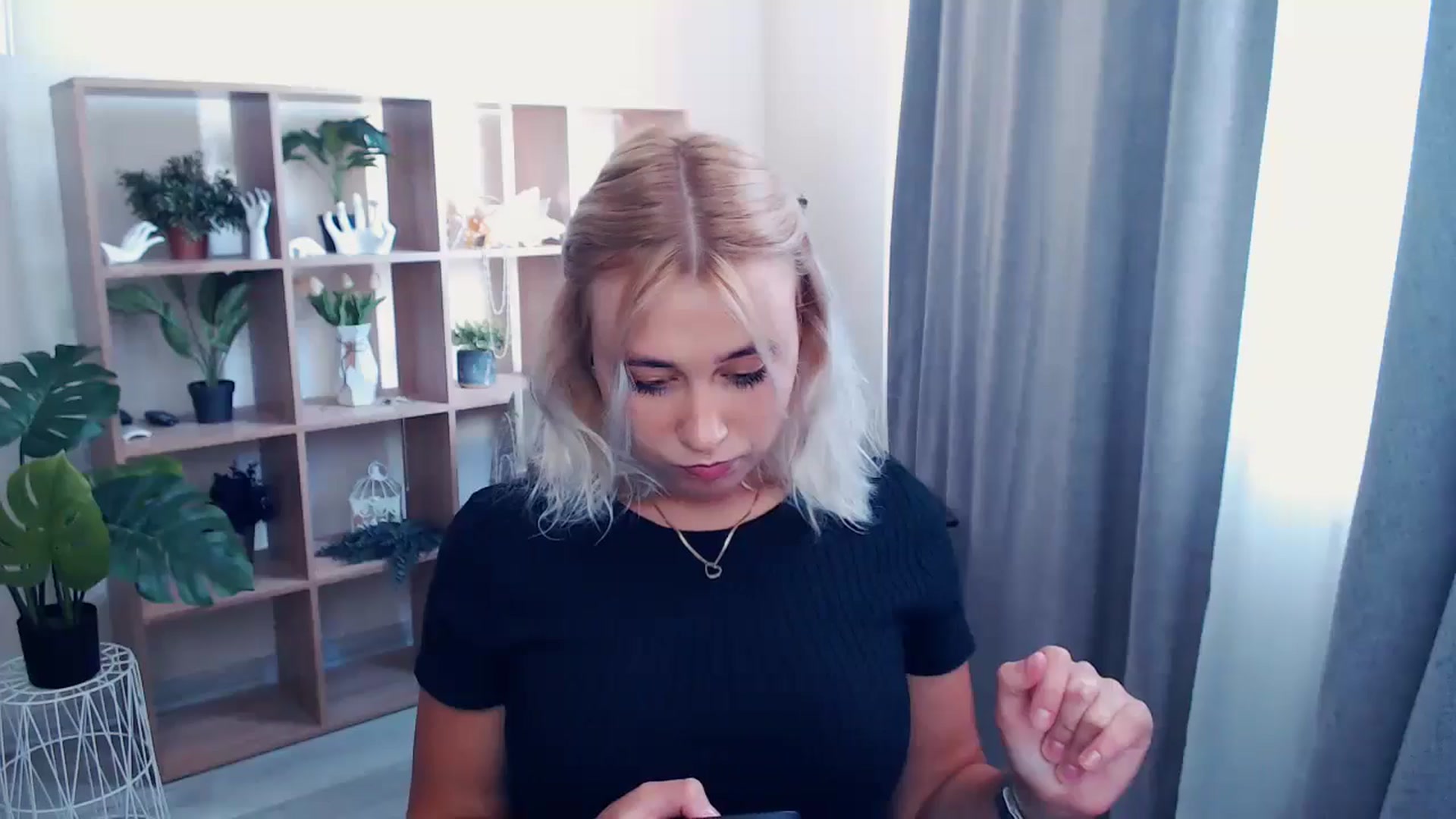Gallery image thumbnail from Kukla_kolduna's myfreecams stream on, 06/28/2024, 14:51 image 12 of 20
