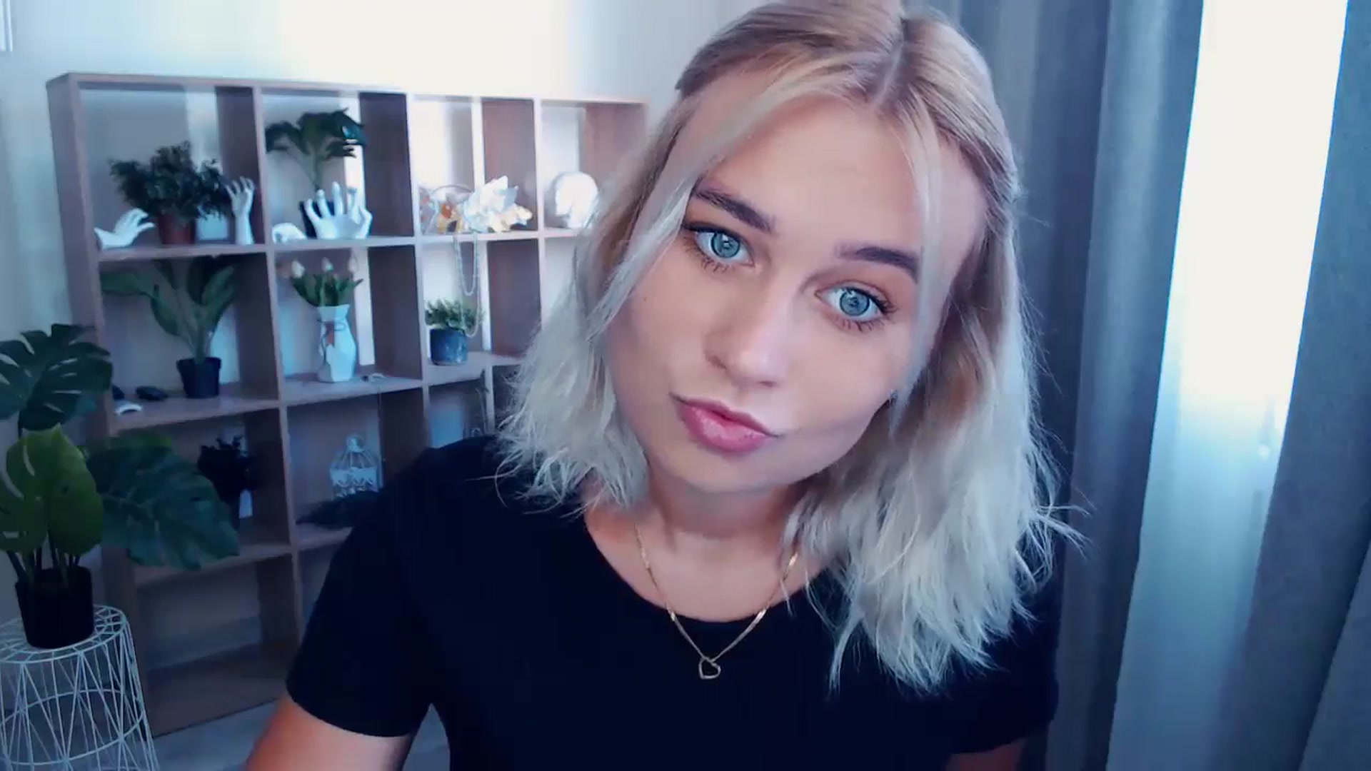 Gallery image thumbnail from Kukla_kolduna's myfreecams stream on, 06/28/2024, 15:28 image 2 of 20