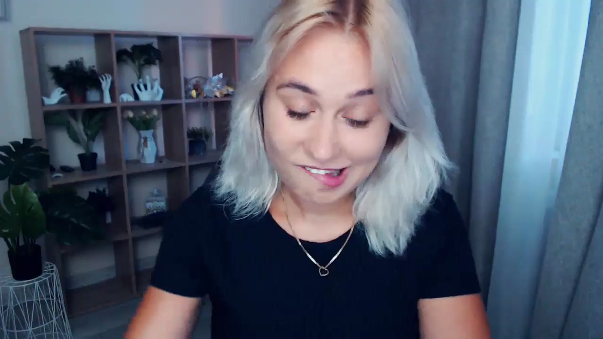 Gallery image thumbnail from Kukla_kolduna's myfreecams stream on, 06/28/2024, 18:02 image 18 of 20