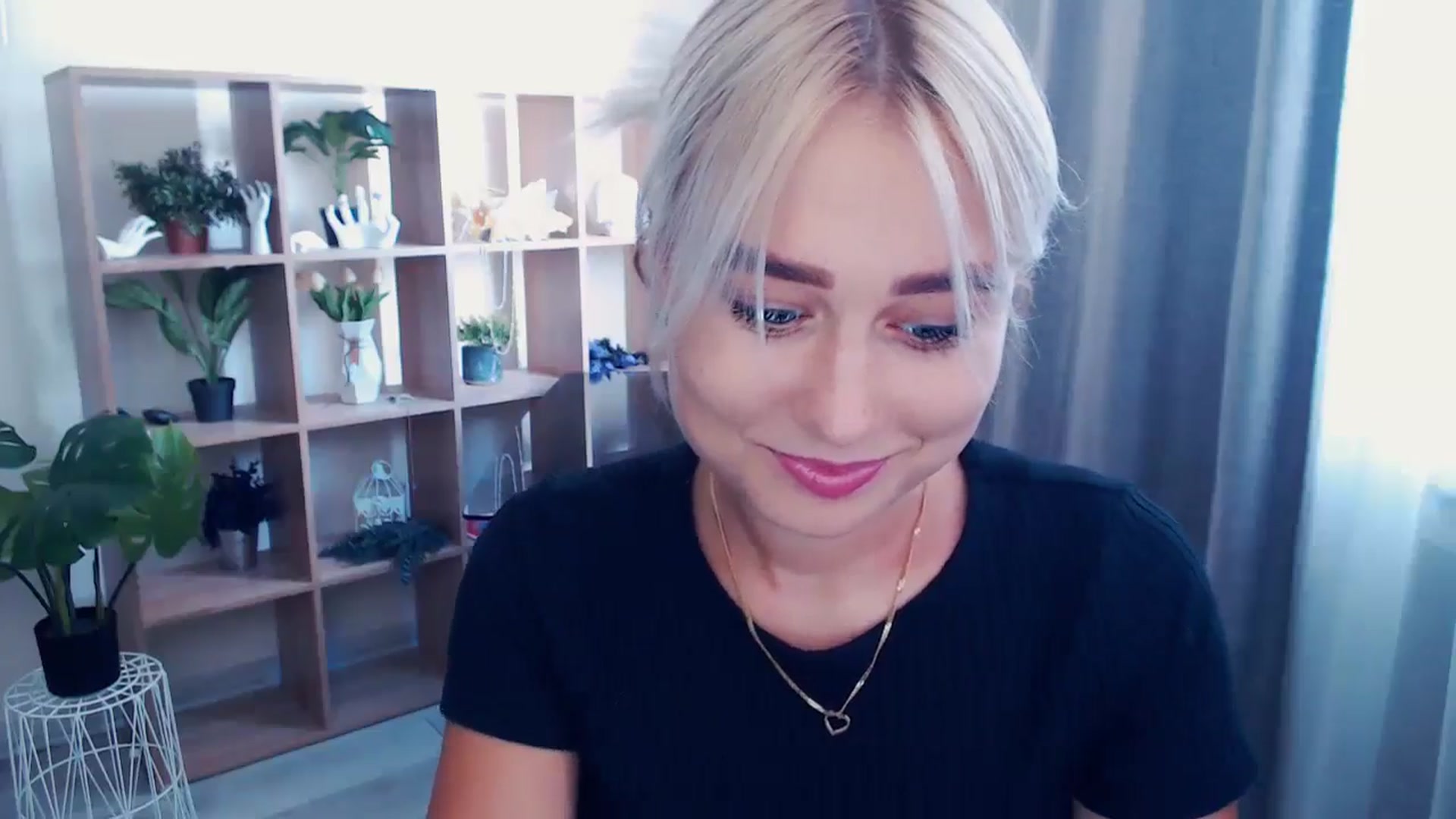 Gallery image thumbnail from Kukla_kolduna's myfreecams stream on, 06/30/2024, 13:43 image 12 of 20