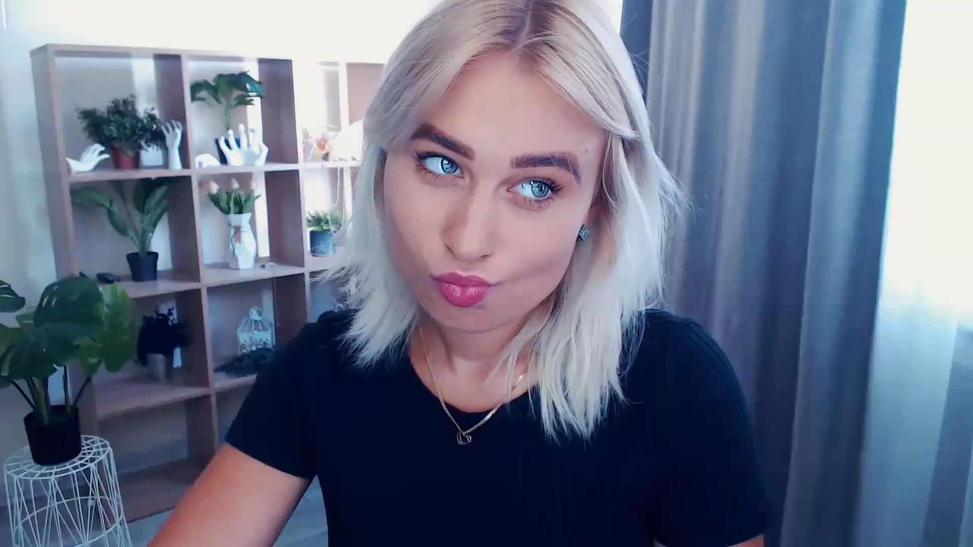 Gallery image thumbnail from Kukla_kolduna's myfreecams stream on, 06/30/2024, 14:22 image 13 of 20