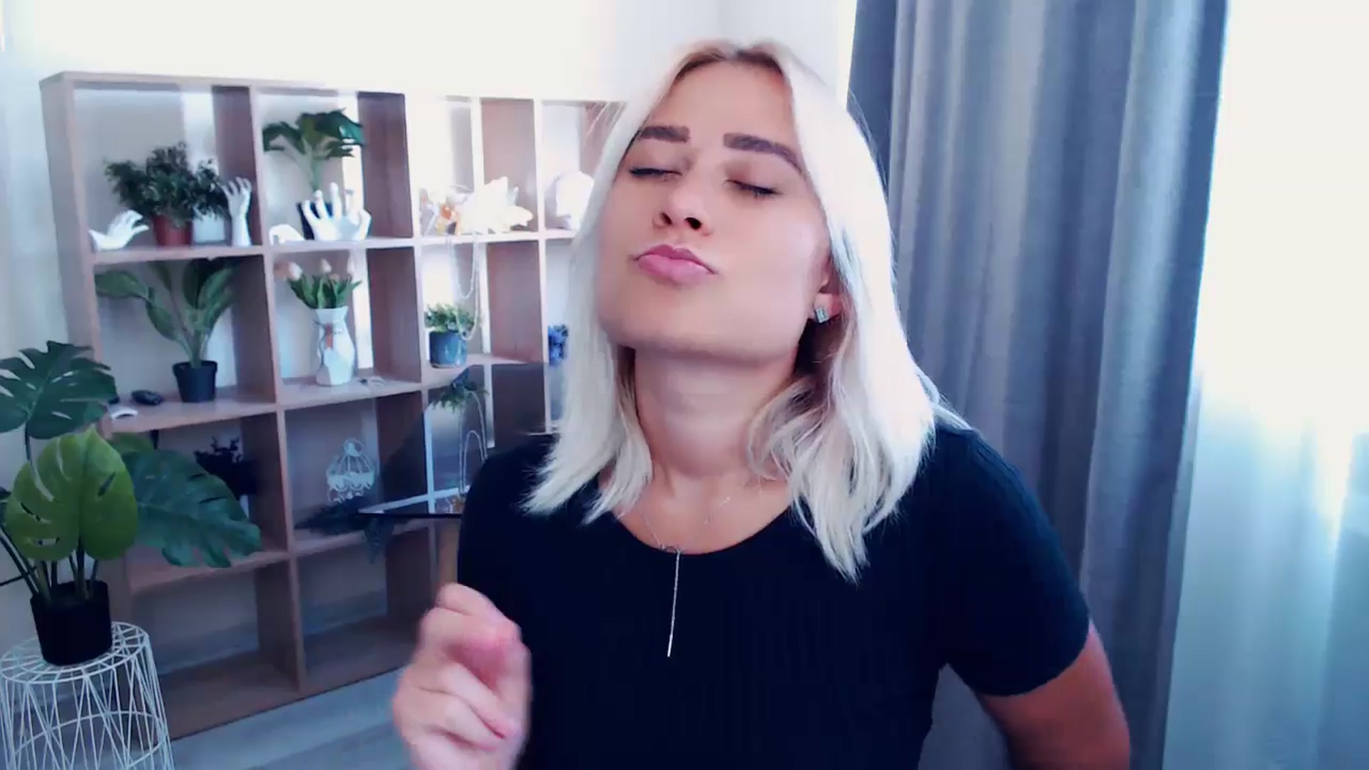 Gallery image thumbnail from Kukla_kolduna's myfreecams stream on, 07/07/2024, 12:56 image 4 of 20