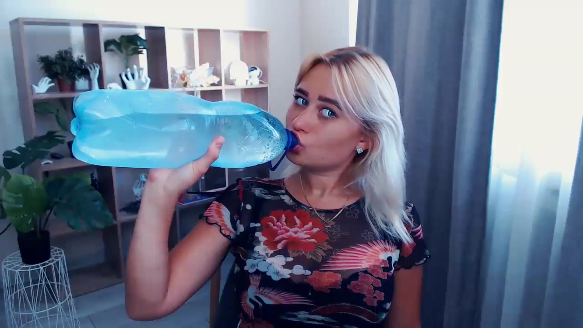 Gallery image thumbnail from Kukla_kolduna's myfreecams stream on, 07/14/2024, 15:13 image 10 of 20