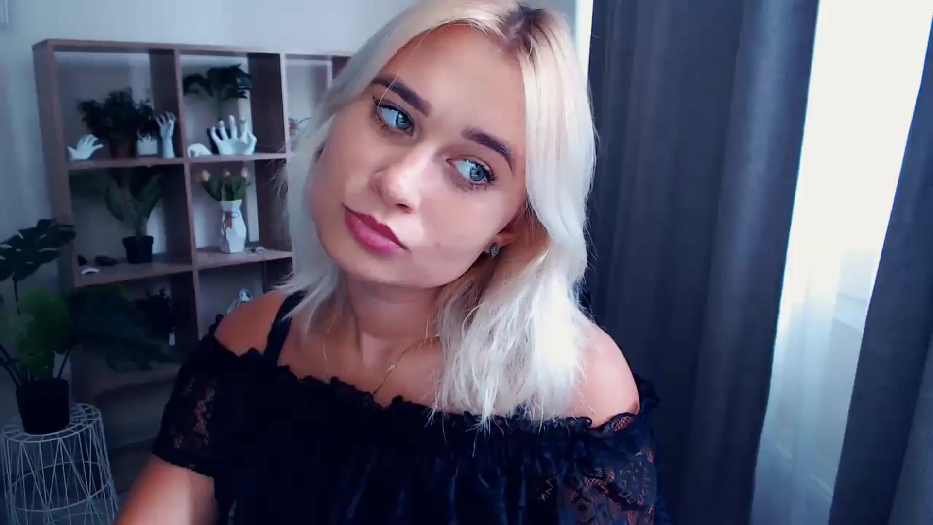Gallery image thumbnail from Kukla_kolduna's myfreecams stream on, 07/18/2024, 15:32 image 3 of 20