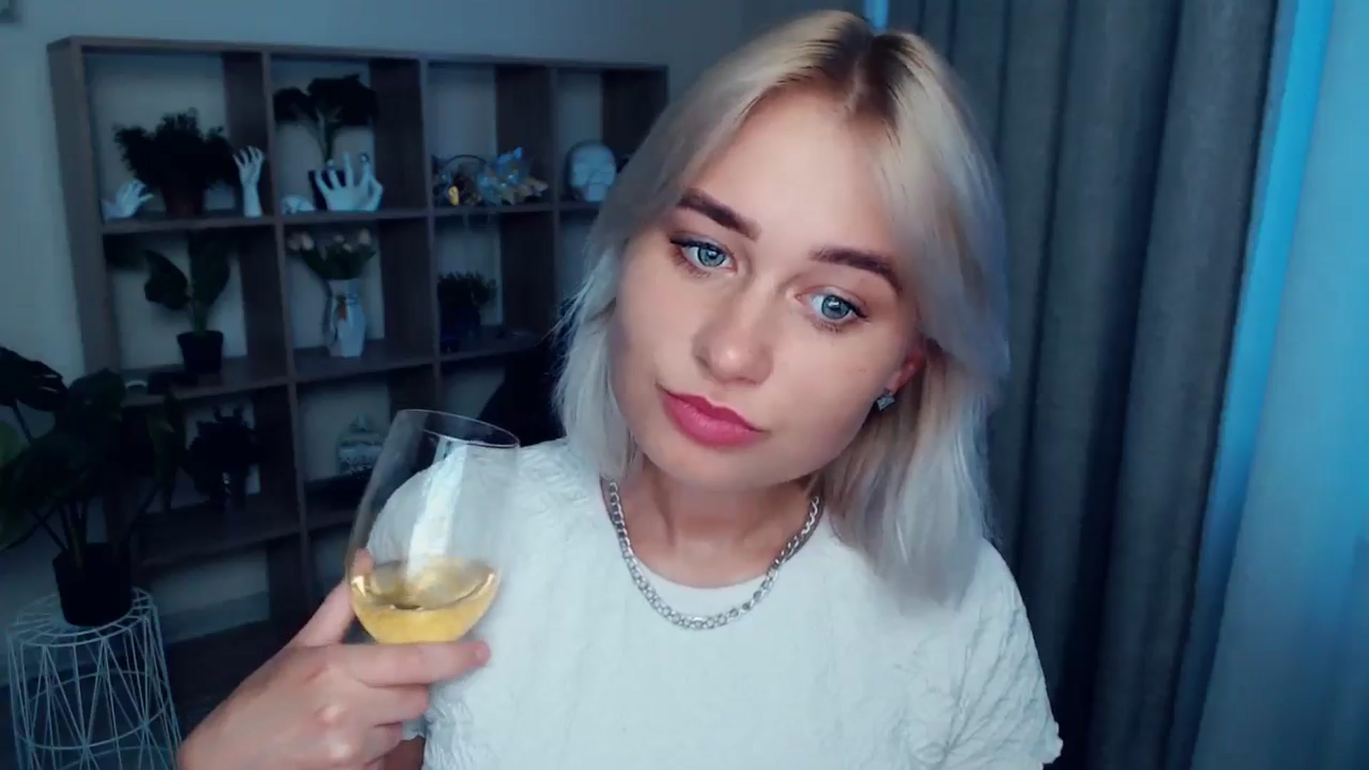 Gallery image thumbnail from Kukla_kolduna's myfreecams stream on, 07/28/2024, 17:49 image 15 of 20