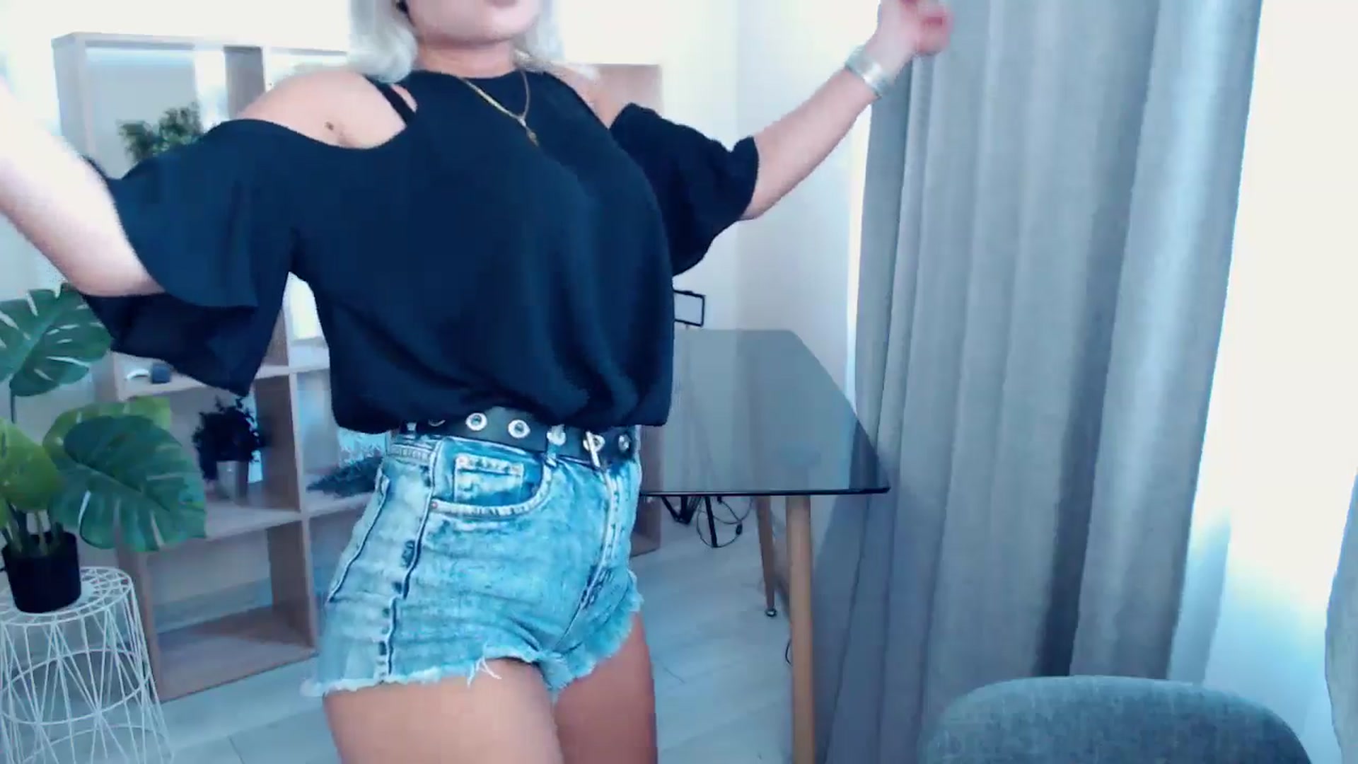 Gallery image thumbnail from Kukla_kolduna's myfreecams stream on, 08/01/2024, 17:26 image 9 of 20