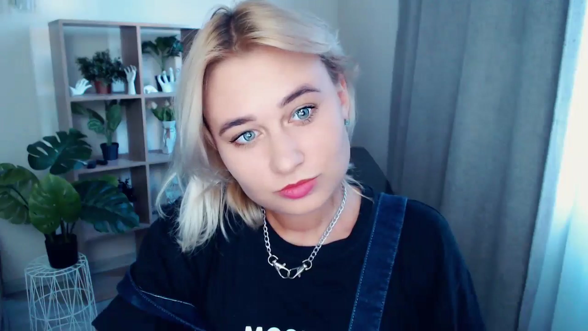 Gallery image thumbnail from Kukla_kolduna's myfreecams stream on, 08/12/2024, 17:00 image 13 of 20