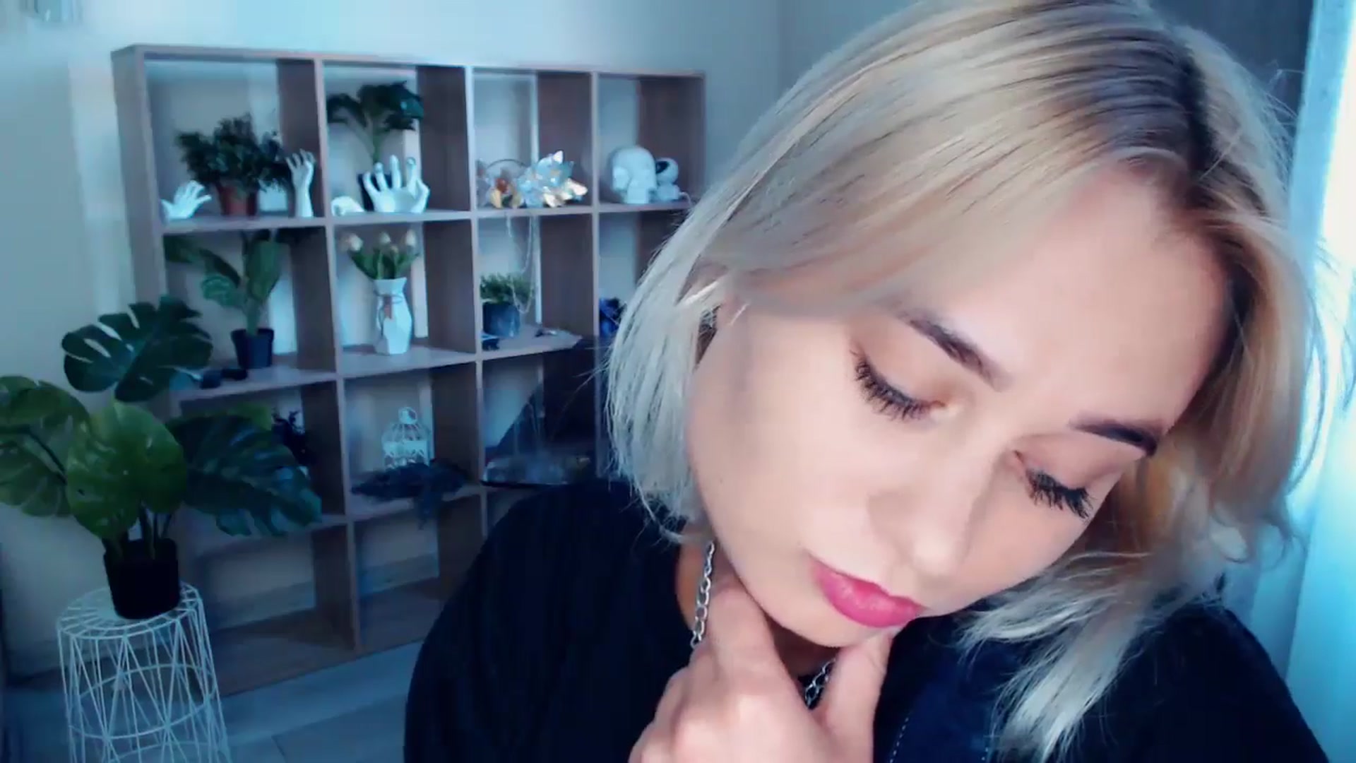 Gallery image thumbnail from Kukla_kolduna's myfreecams stream on, 08/12/2024, 17:00 image 16 of 20