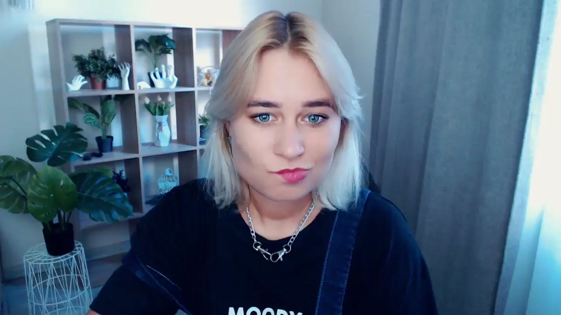 Gallery image thumbnail from Kukla_kolduna's myfreecams stream on, 08/12/2024, 17:00 image 6 of 20