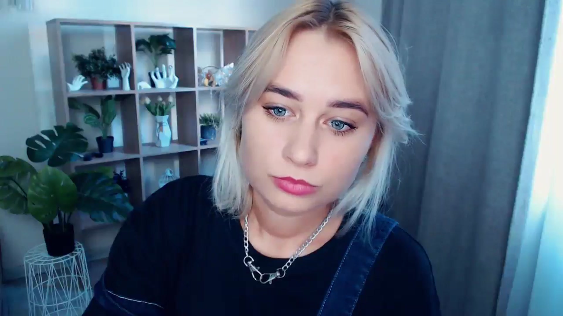 Gallery image thumbnail from Kukla_kolduna's myfreecams stream on, 08/12/2024, 17:00 image 11 of 20