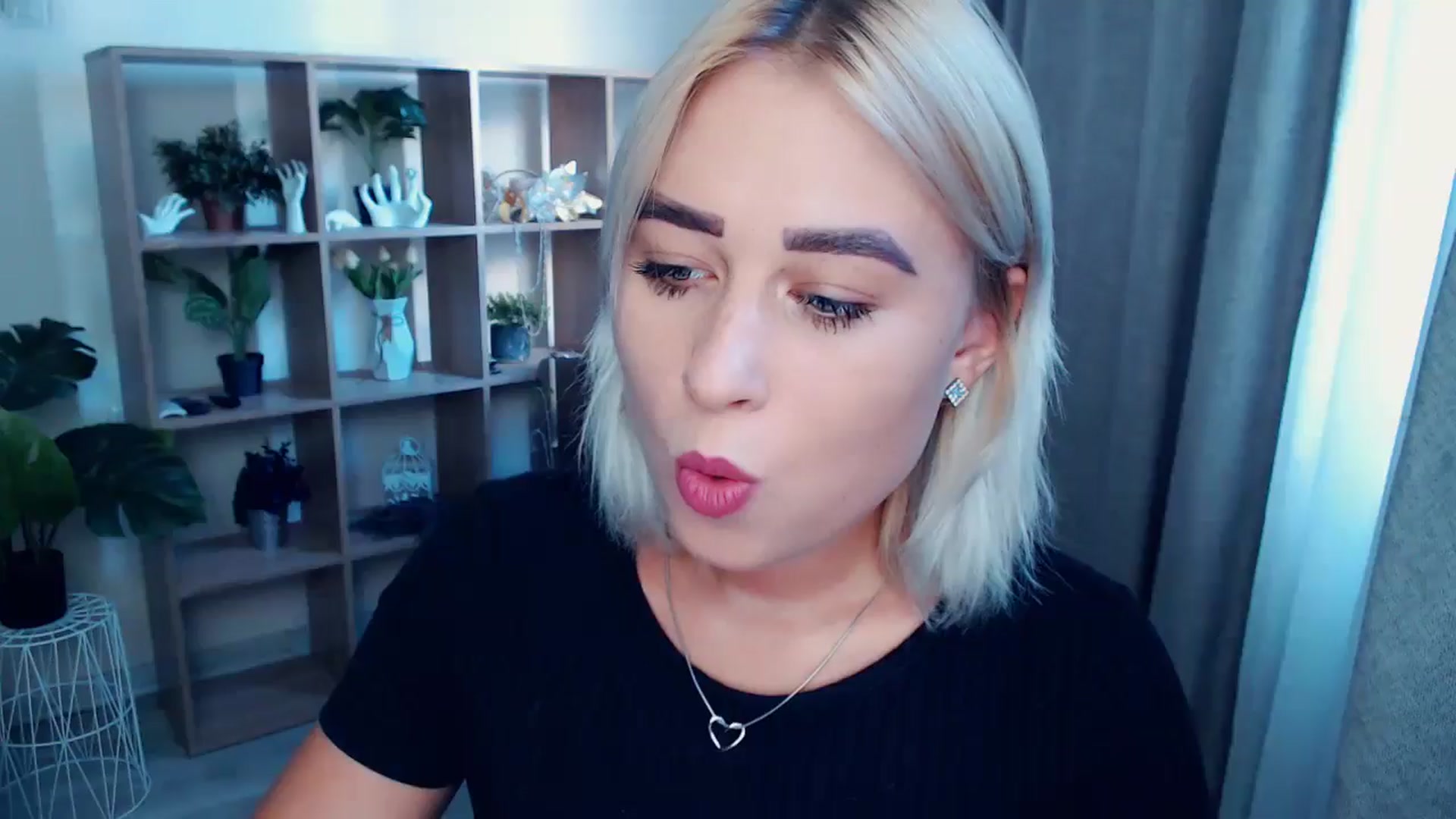 Gallery image thumbnail from Kukla_kolduna's myfreecams stream on, 08/16/2024, 16:36 image 14 of 20