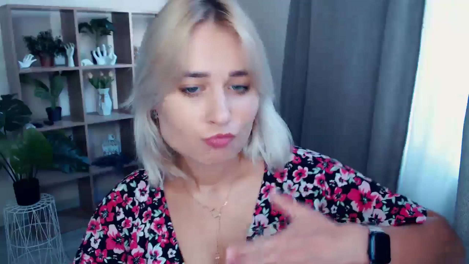 Gallery image thumbnail from Kukla_kolduna's myfreecams stream on, 08/22/2024, 16:16 image 10 of 20
