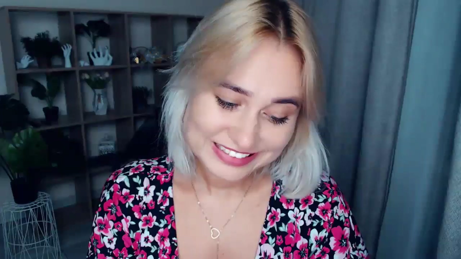 Gallery image thumbnail from Kukla_kolduna's myfreecams stream on, 08/22/2024, 18:05 image 16 of 20