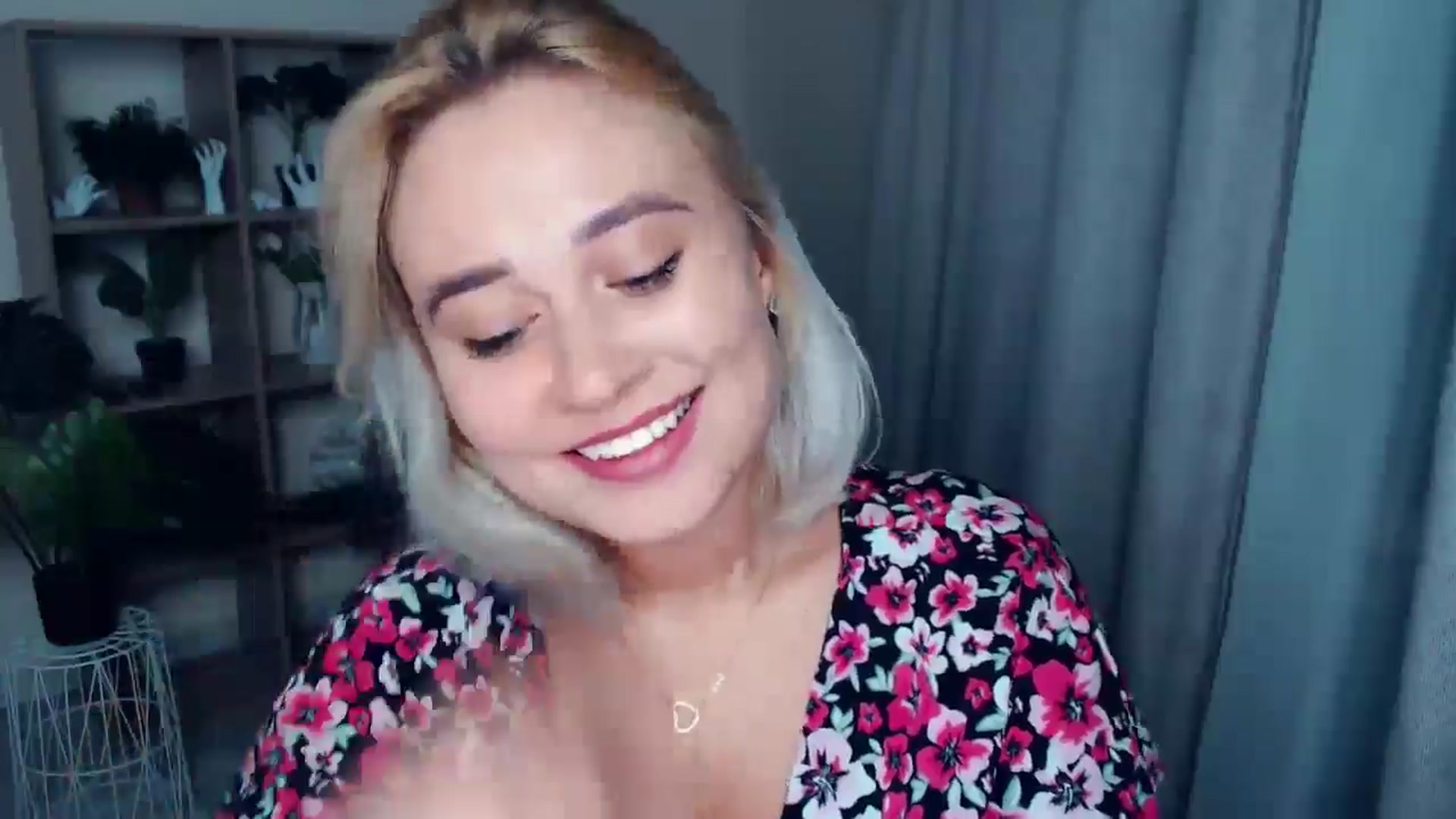 Gallery image thumbnail from Kukla_kolduna's myfreecams stream on, 08/22/2024, 18:05 image 14 of 20