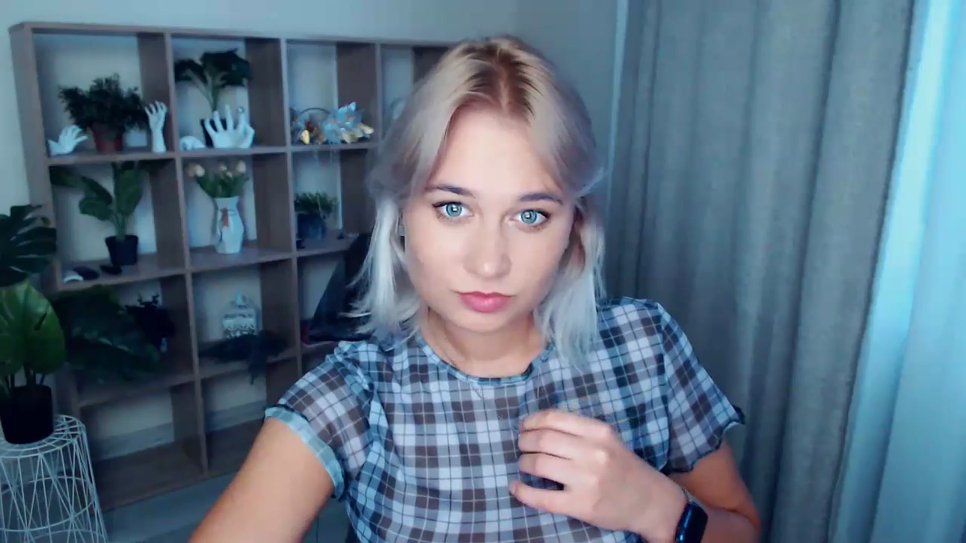 Gallery image thumbnail from Kukla_kolduna's myfreecams stream on, 08/25/2024, 17:29 image 6 of 20
