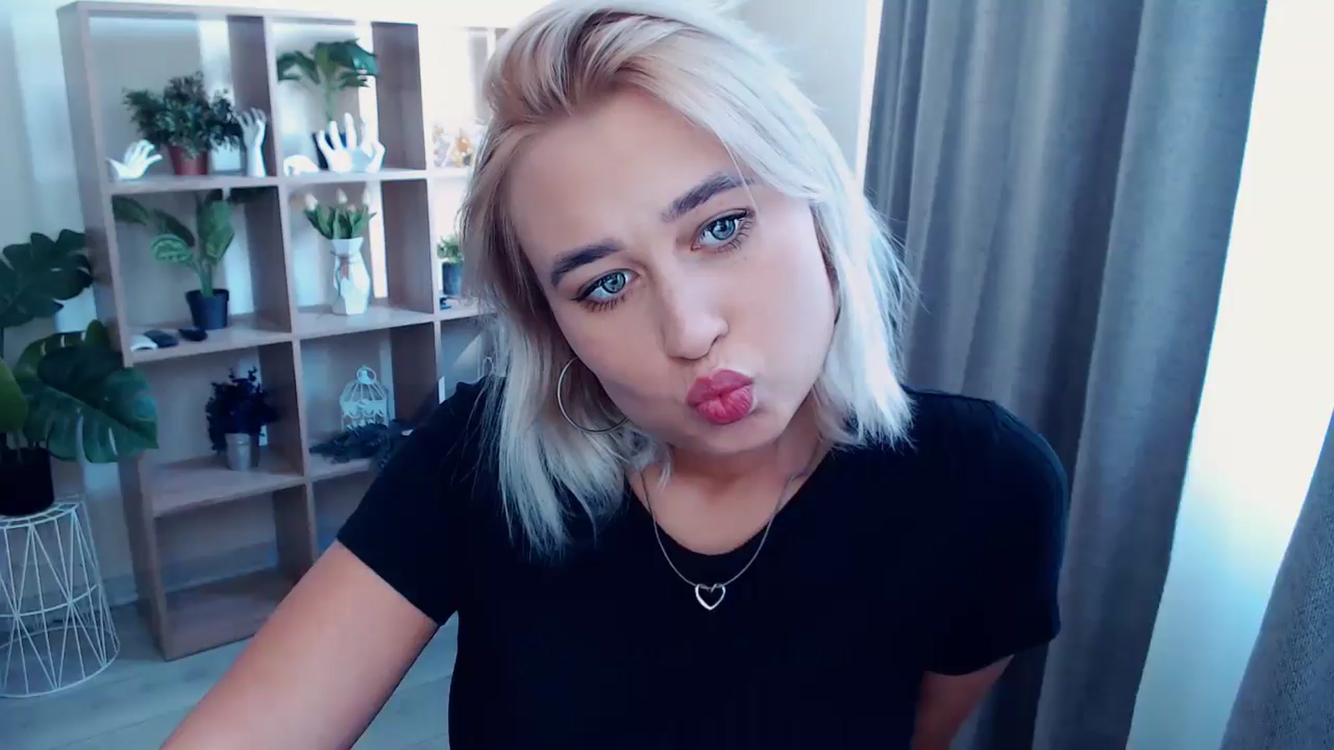 Gallery image thumbnail from Kukla_kolduna's myfreecams stream on, 08/28/2024, 13:12 image 17 of 20