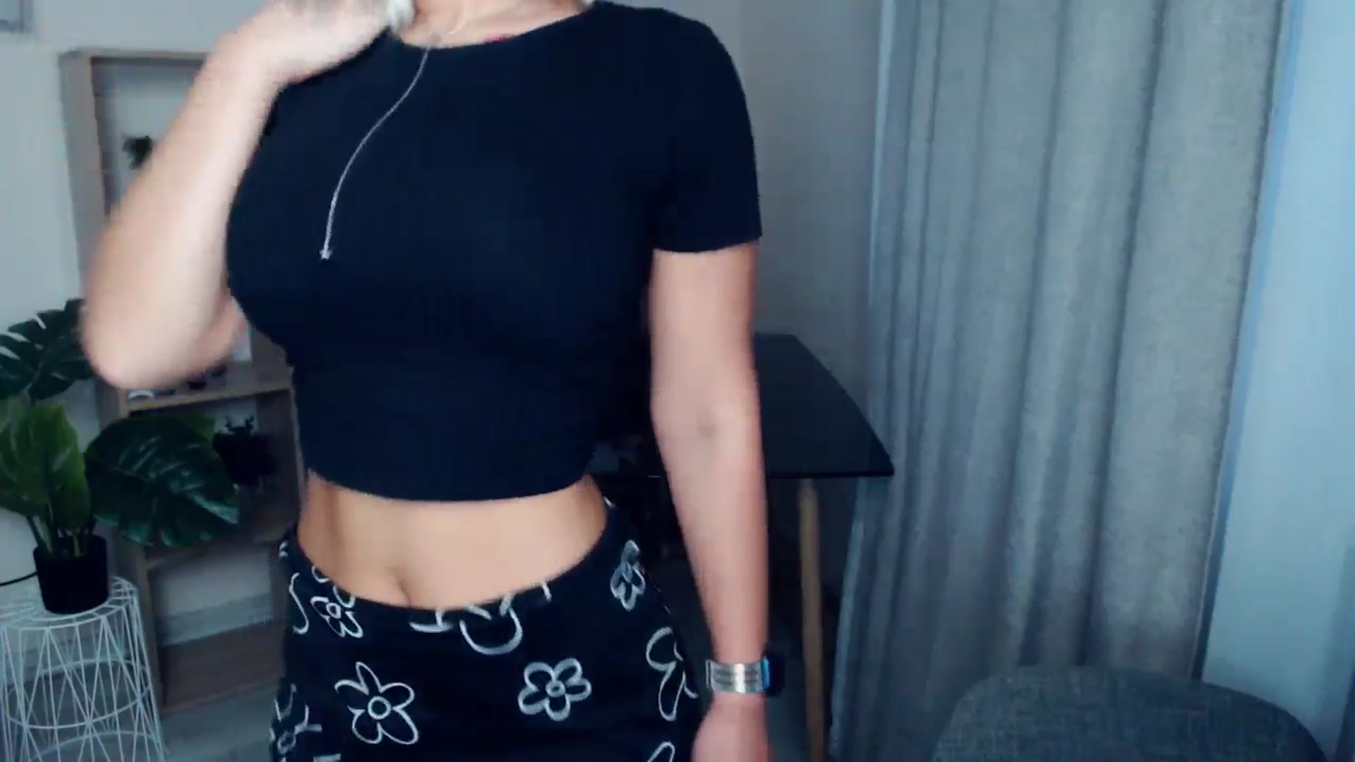 Gallery image thumbnail from Kukla_kolduna's myfreecams stream on, 08/30/2024, 17:05 image 15 of 20