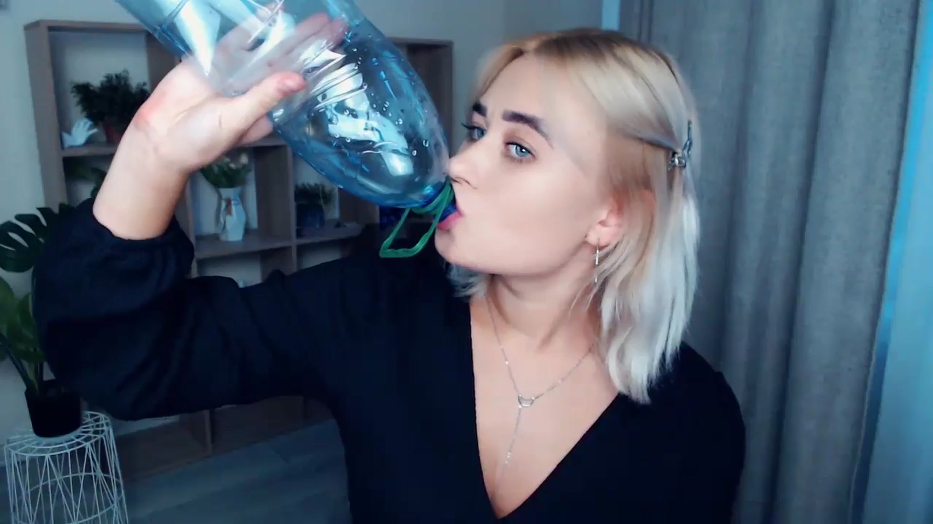 Gallery image thumbnail from Kukla_kolduna's myfreecams stream on, 09/04/2024, 16:58 image 10 of 20