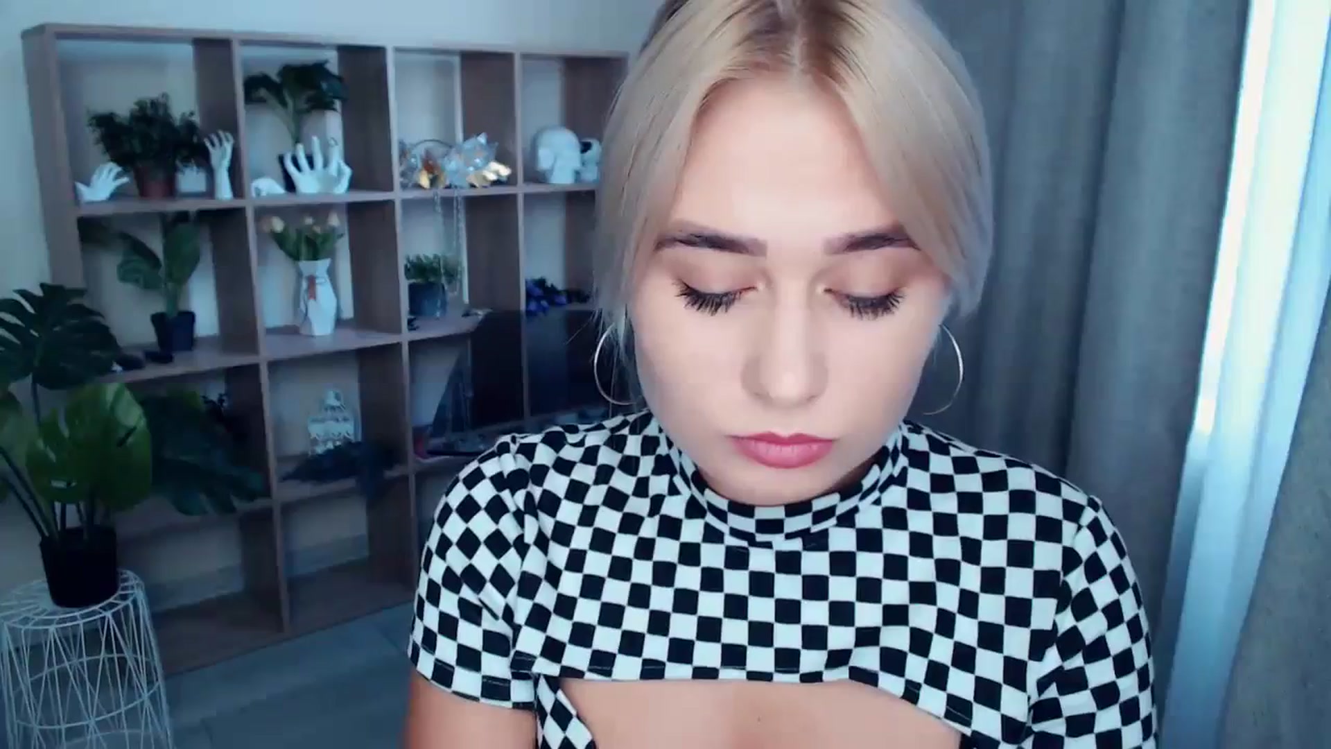 Gallery image thumbnail from Kukla_kolduna's myfreecams stream on, 09/05/2024, 16:09 image 12 of 20