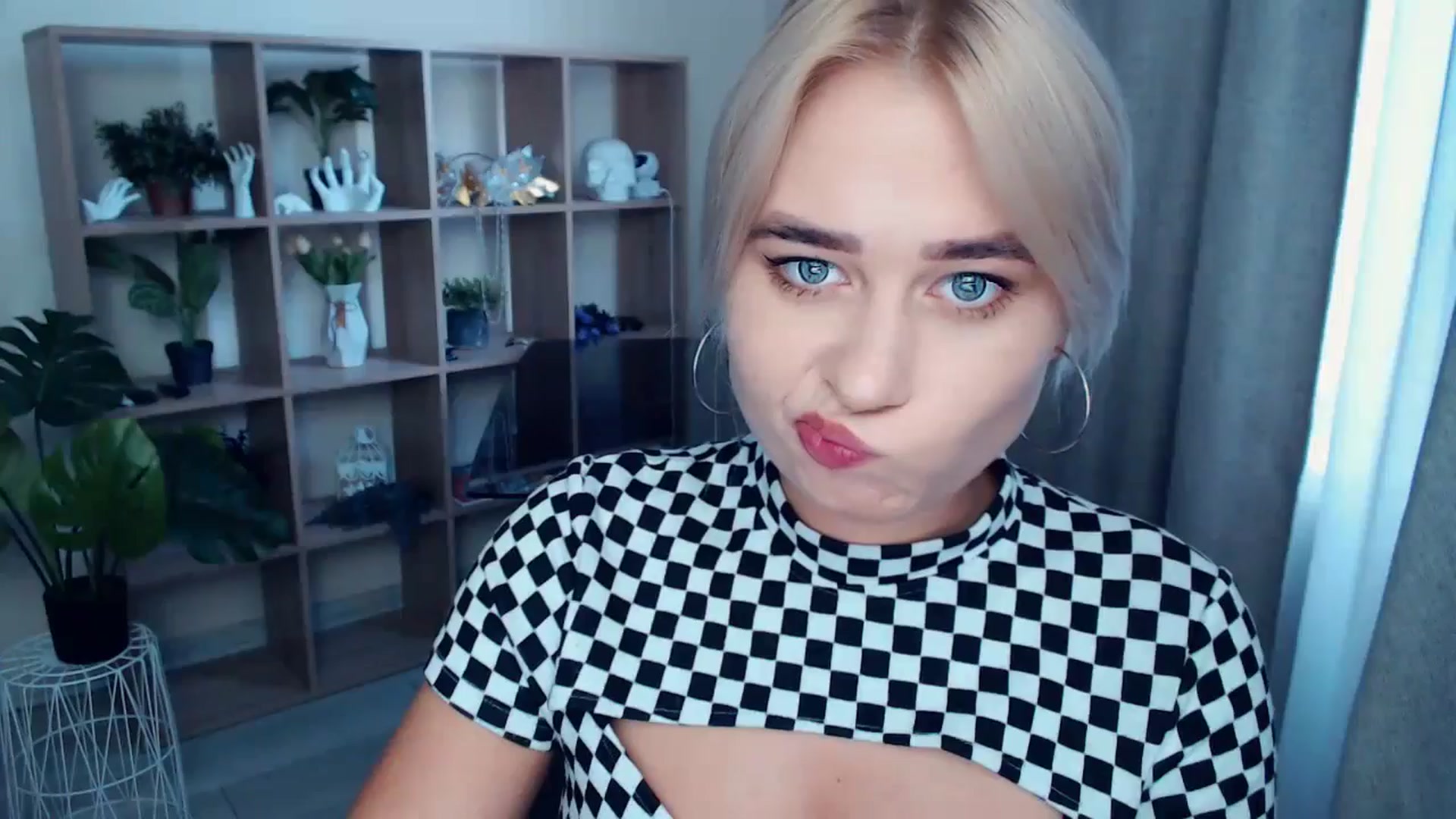 Gallery image thumbnail from Kukla_kolduna's myfreecams stream on, 09/05/2024, 16:09 image 11 of 20