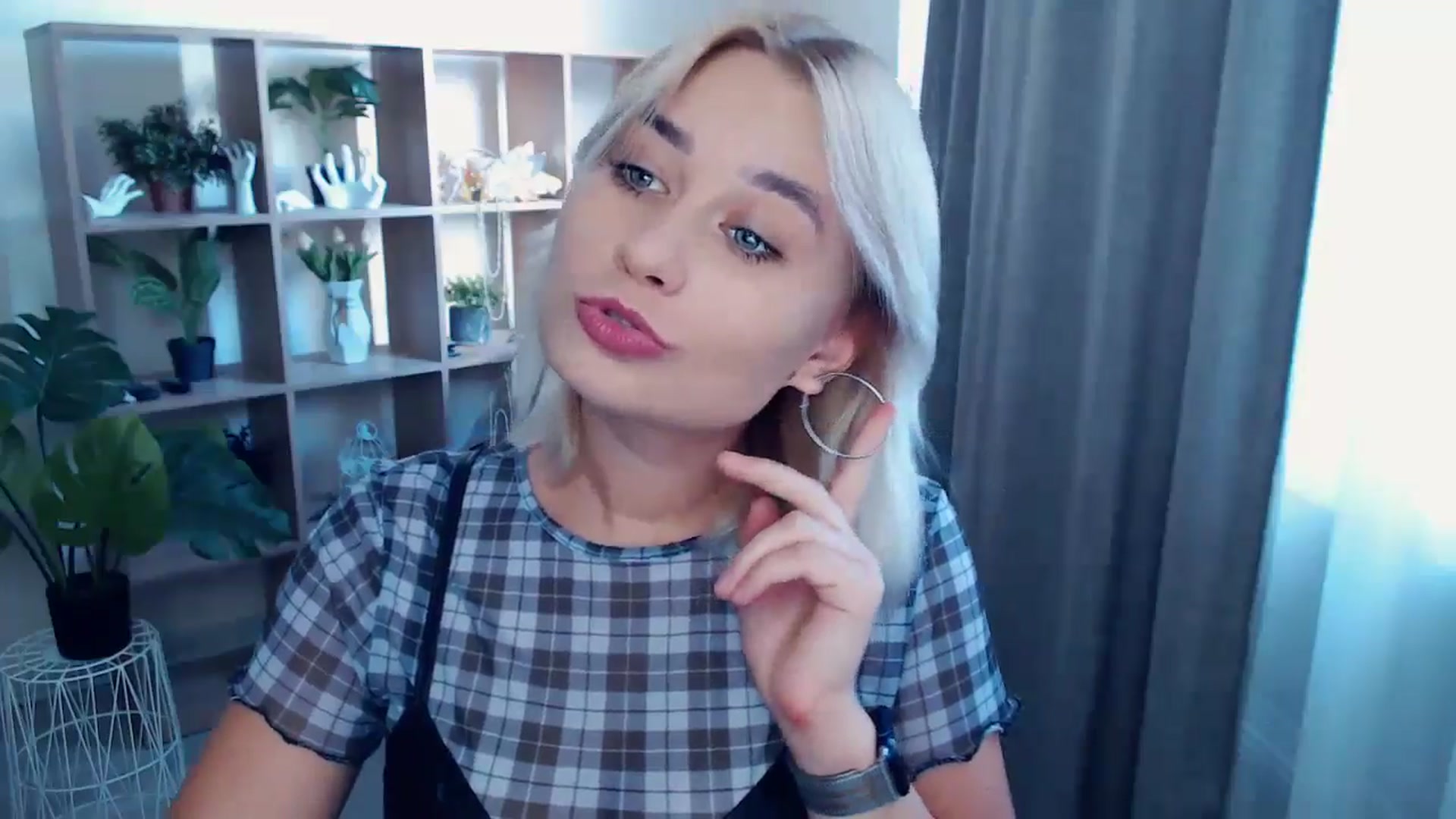 Gallery image thumbnail from Kukla_kolduna's myfreecams stream on, 09/06/2024, 15:54 image 4 of 20