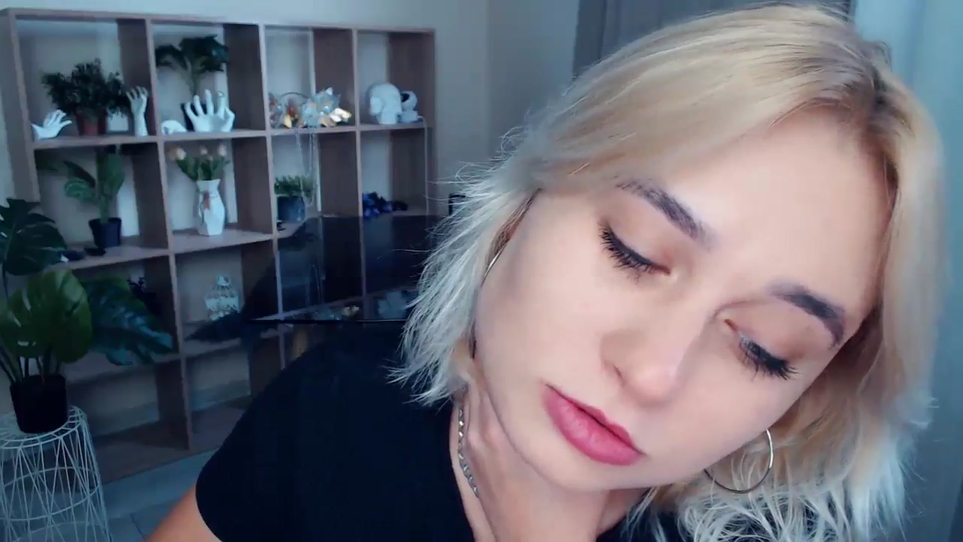 Gallery image thumbnail from Kukla_kolduna's myfreecams stream on, 09/11/2024, 17:13 image 11 of 20