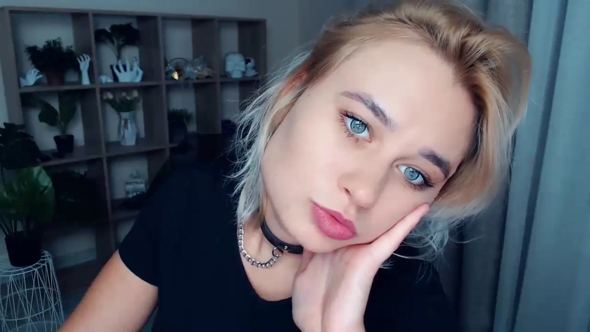 Gallery image thumbnail from Kukla_kolduna's myfreecams stream on, 09/11/2024, 17:13 image 16 of 20