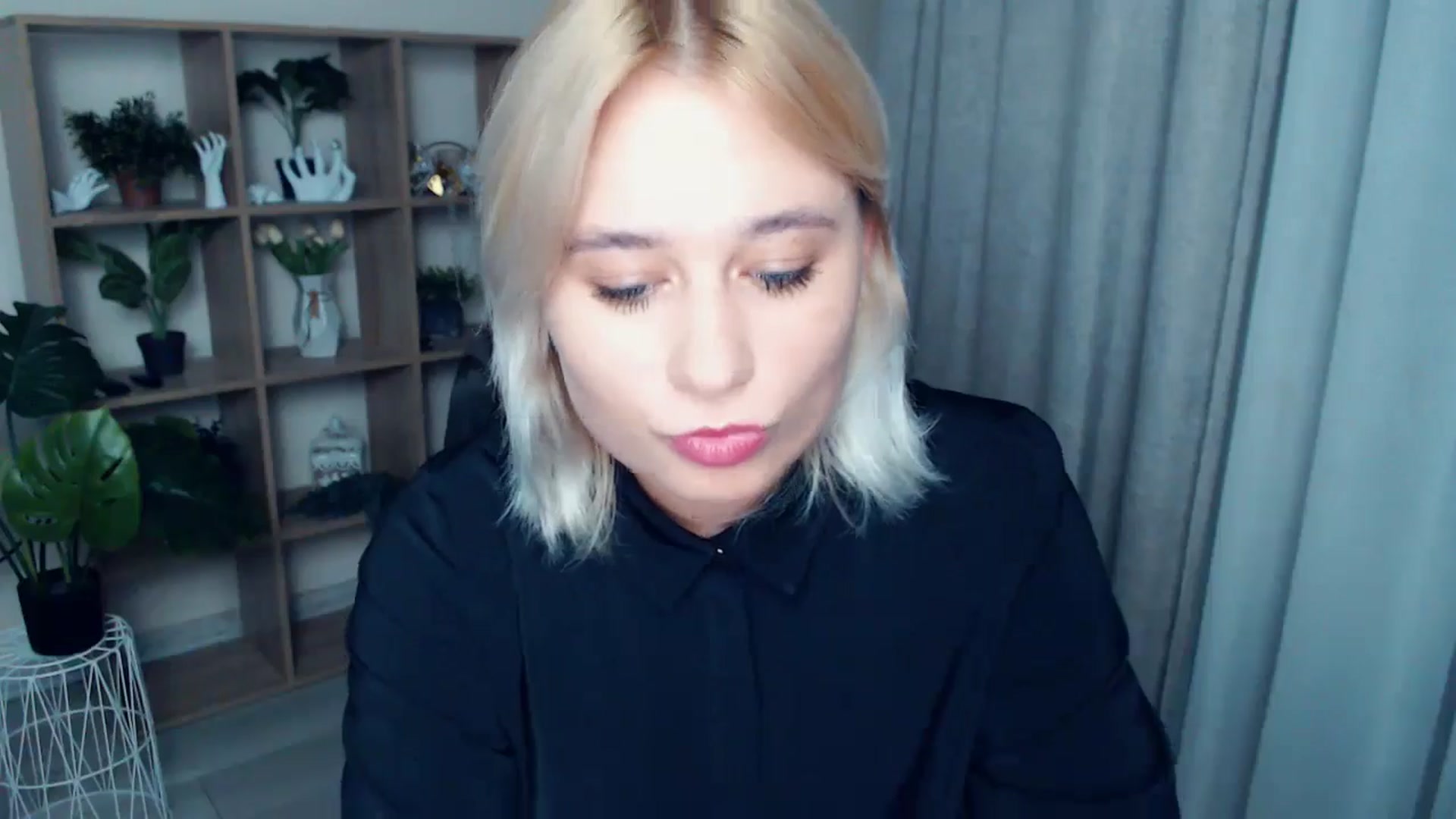 Gallery image thumbnail from Kukla_kolduna's myfreecams stream on, 09/14/2024, 18:29 image 18 of 20