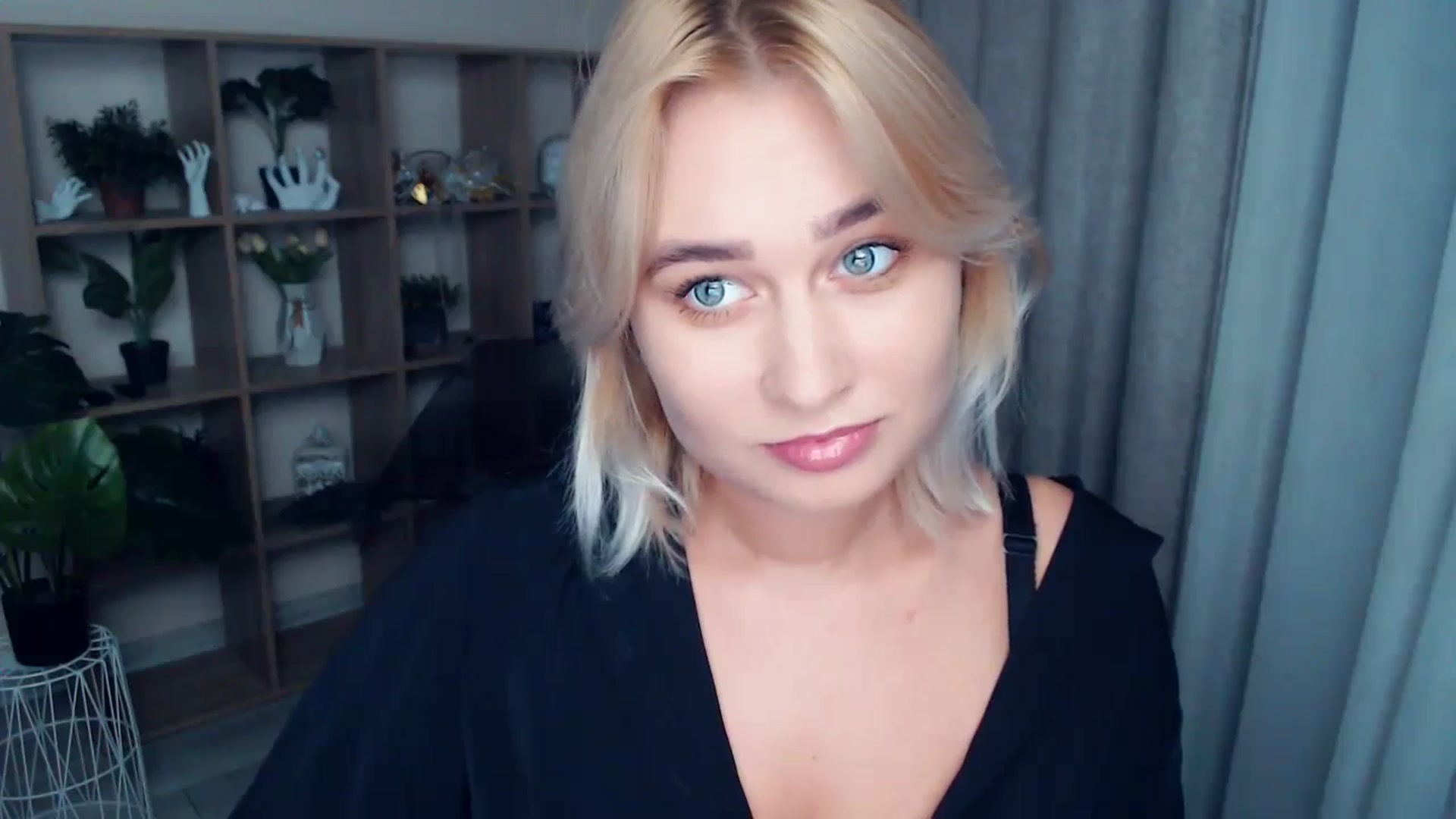 Gallery image thumbnail from Kukla_kolduna's myfreecams stream on, 09/18/2024, 17:18 image 17 of 20