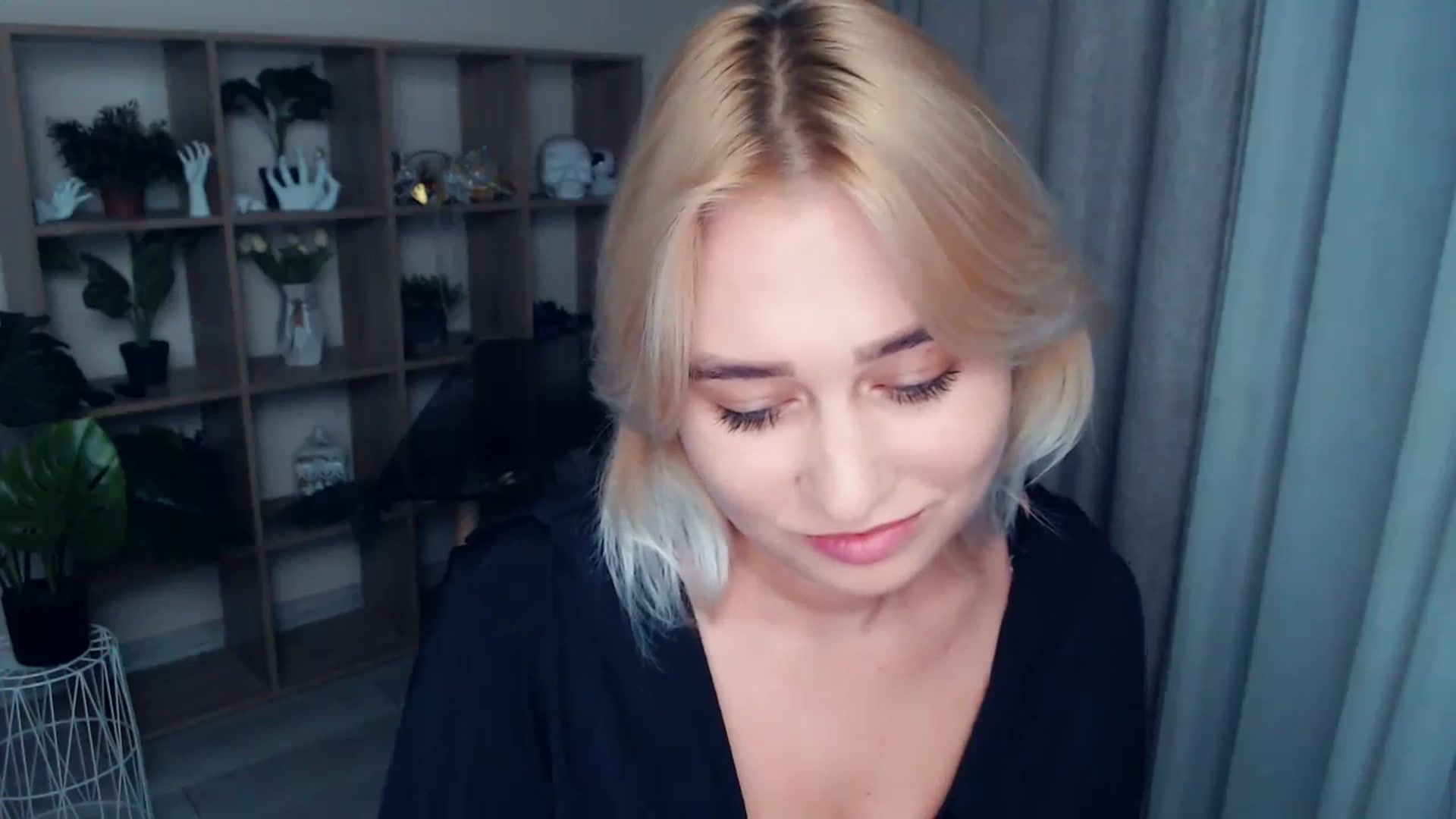 Gallery image thumbnail from Kukla_kolduna's myfreecams stream on, 09/18/2024, 17:18 image 15 of 20