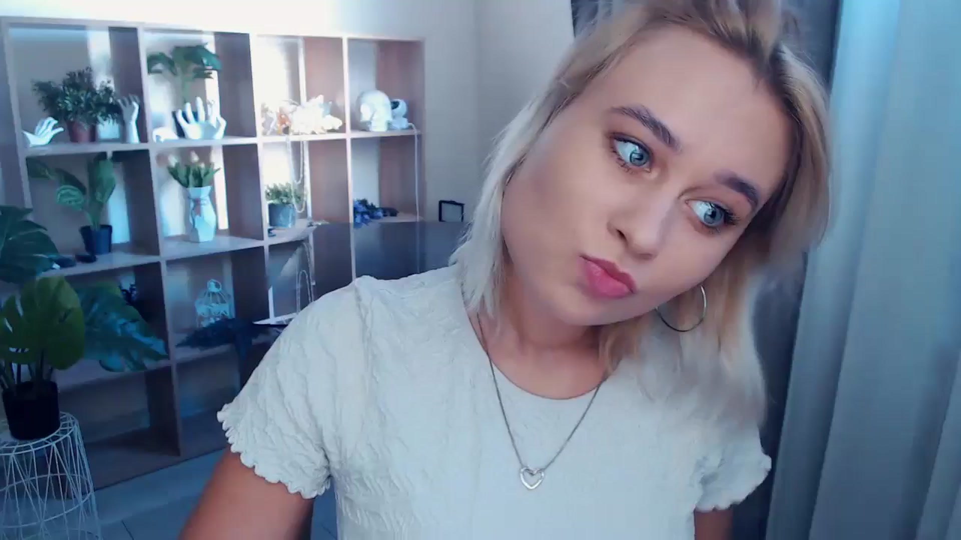 Gallery image thumbnail from Kukla_kolduna's myfreecams stream on, 09/20/2024, 14:27 image 6 of 20