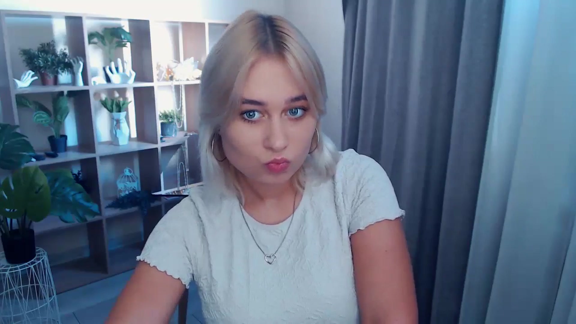 Gallery image thumbnail from Kukla_kolduna's myfreecams stream on, 09/20/2024, 14:27 image 4 of 20