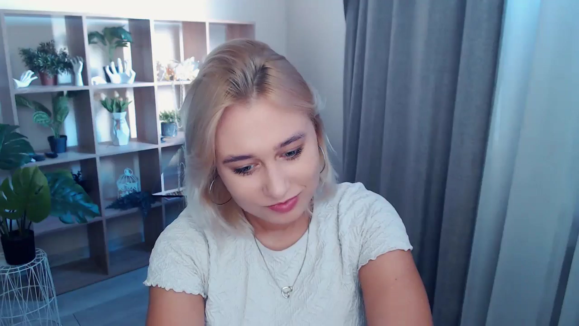 Gallery image thumbnail from Kukla_kolduna's myfreecams stream on, 09/20/2024, 14:27 image 16 of 20