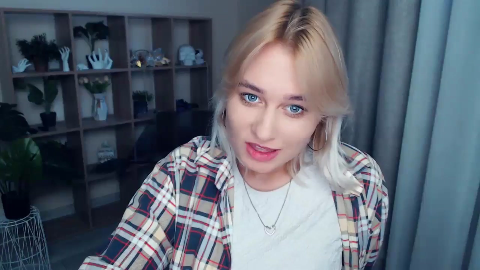Gallery image thumbnail from Kukla_kolduna's myfreecams stream on, 09/20/2024, 16:28 image 12 of 20