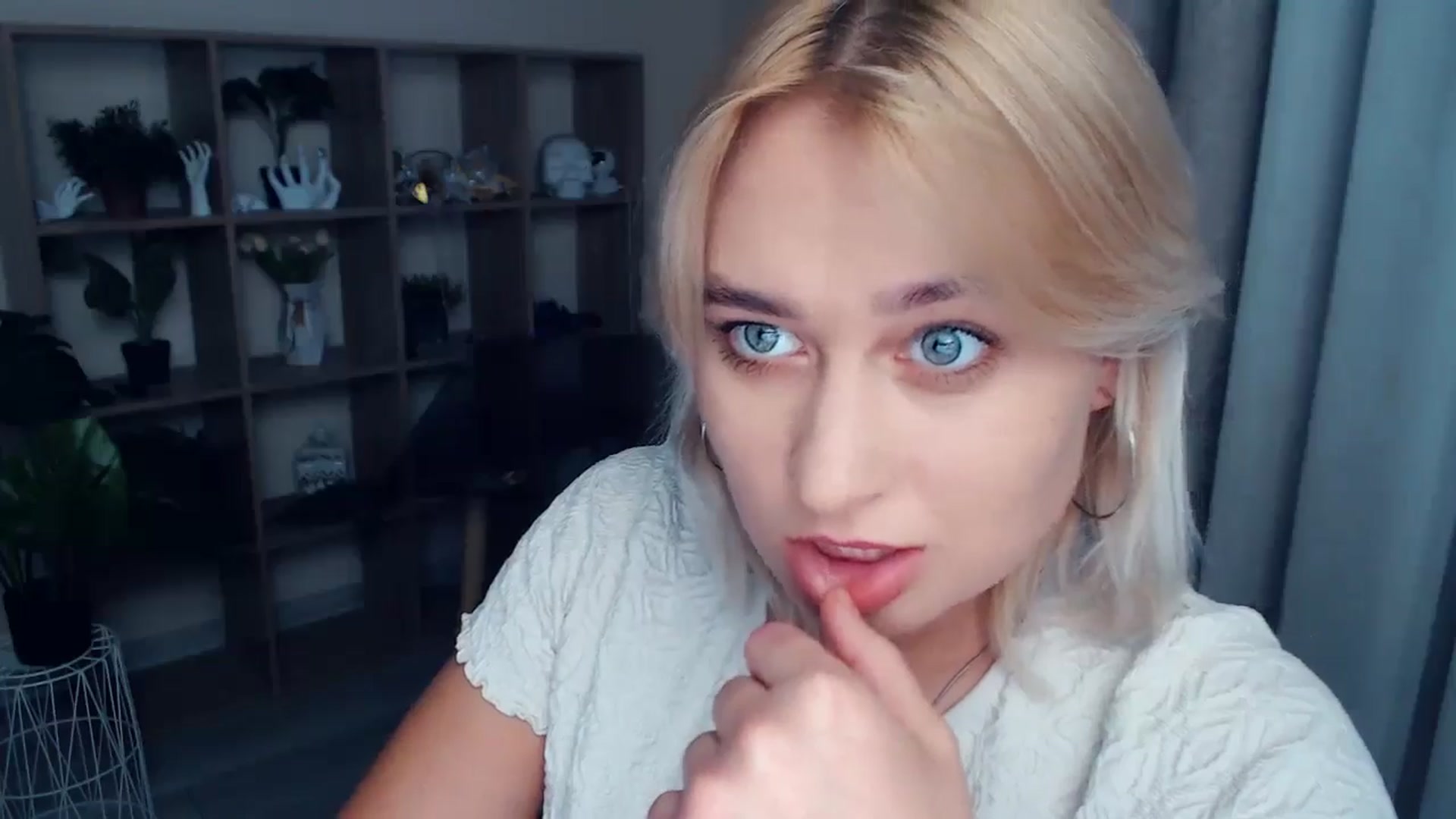 Gallery image thumbnail from Kukla_kolduna's myfreecams stream on, 09/20/2024, 16:28 image 15 of 20