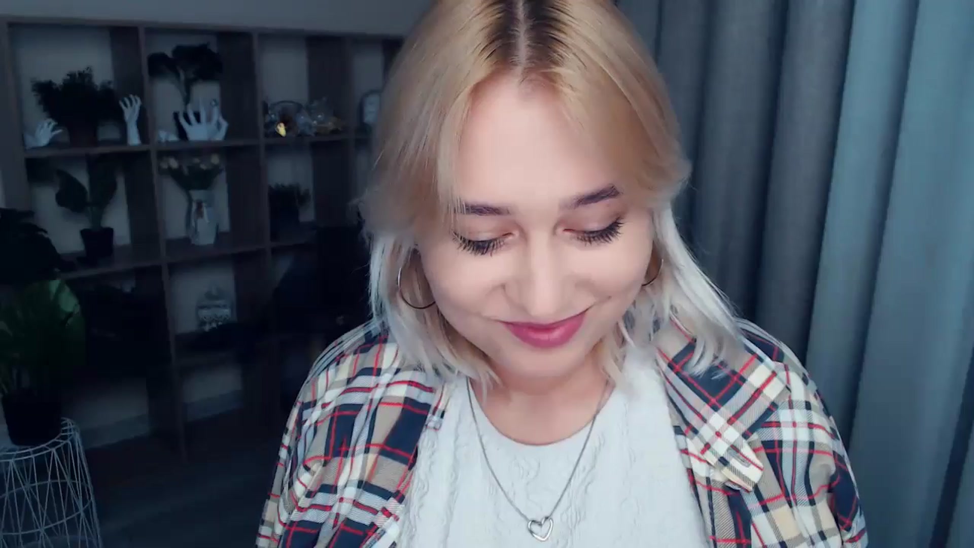 Gallery image thumbnail from Kukla_kolduna's myfreecams stream on, 09/20/2024, 16:28 image 16 of 20