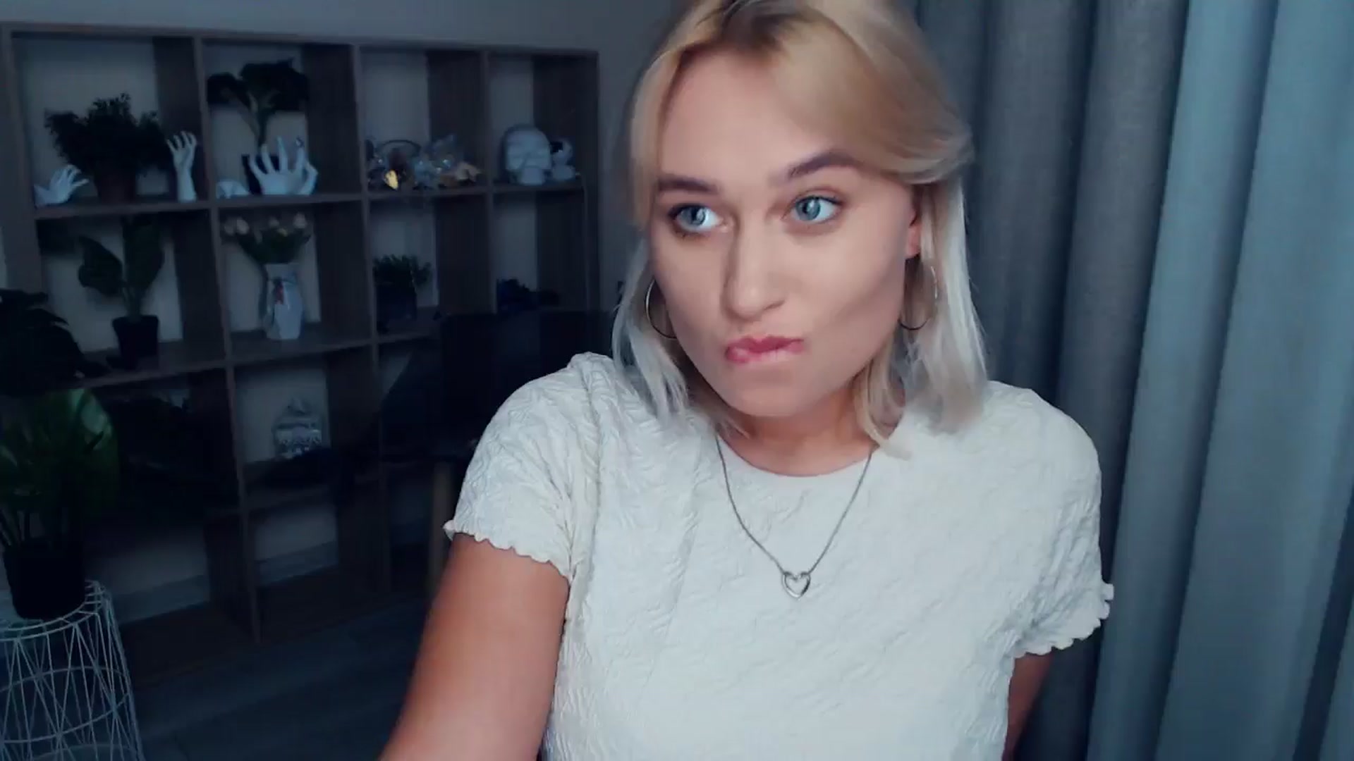 Gallery image thumbnail from Kukla_kolduna's myfreecams stream on, 09/20/2024, 16:28 image 13 of 20
