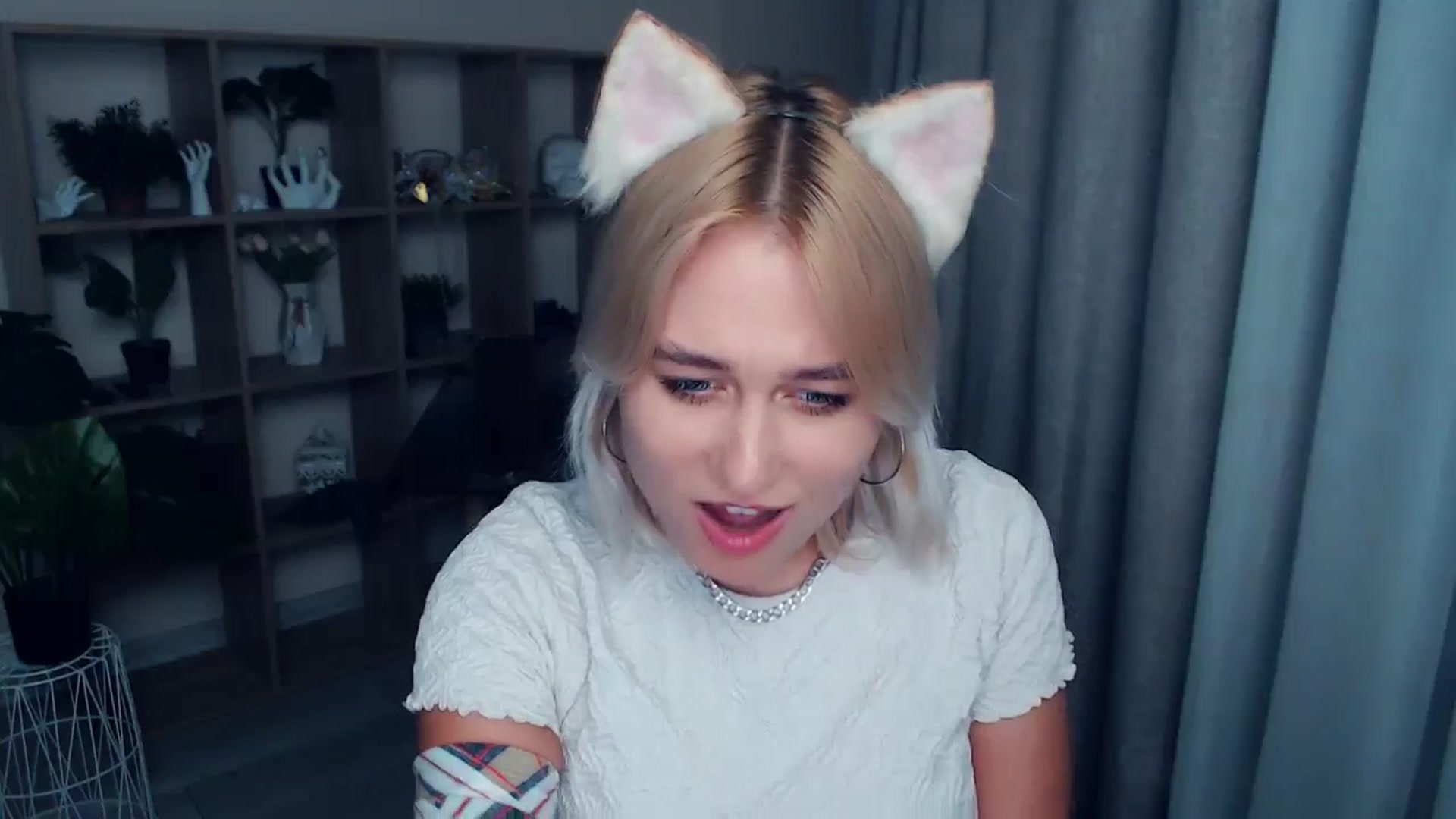 Gallery image thumbnail from Kukla_kolduna's myfreecams stream on, 09/20/2024, 18:06 image 15 of 20
