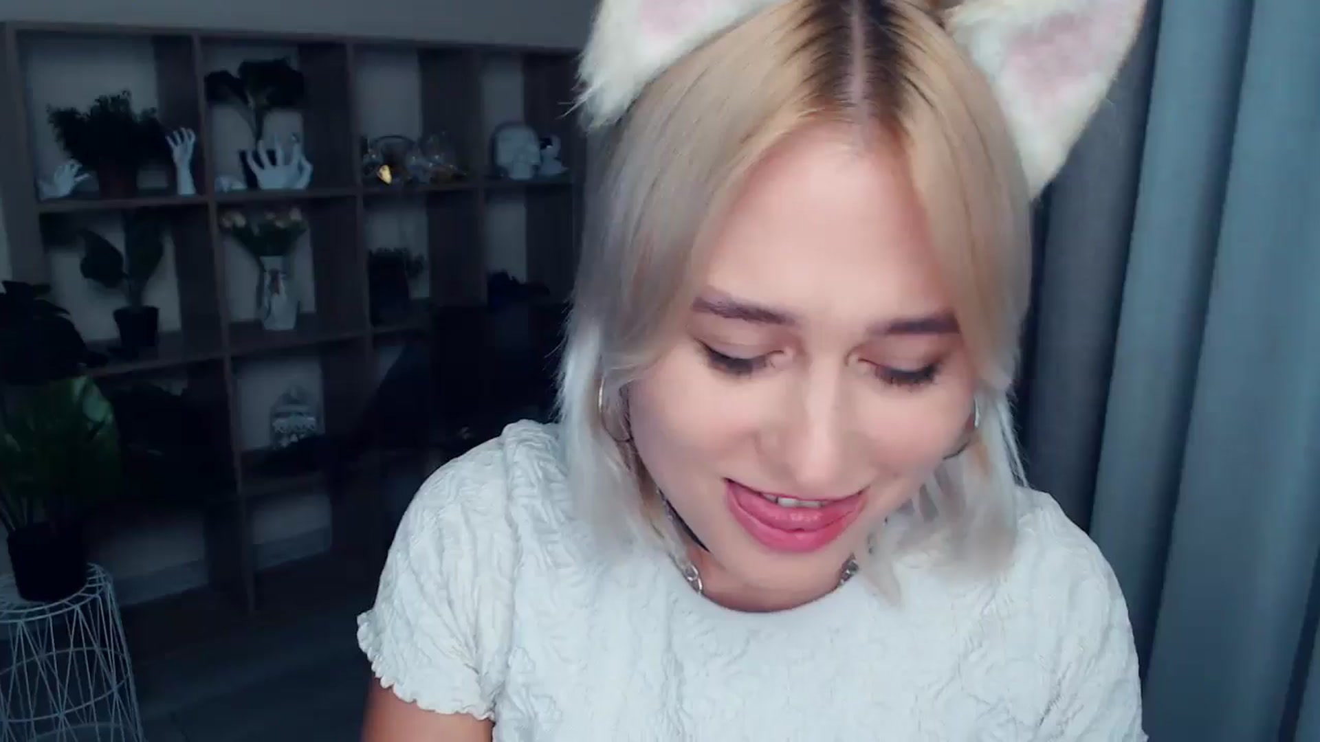 Gallery image thumbnail from Kukla_kolduna's myfreecams stream on, 09/20/2024, 18:06 image 17 of 20